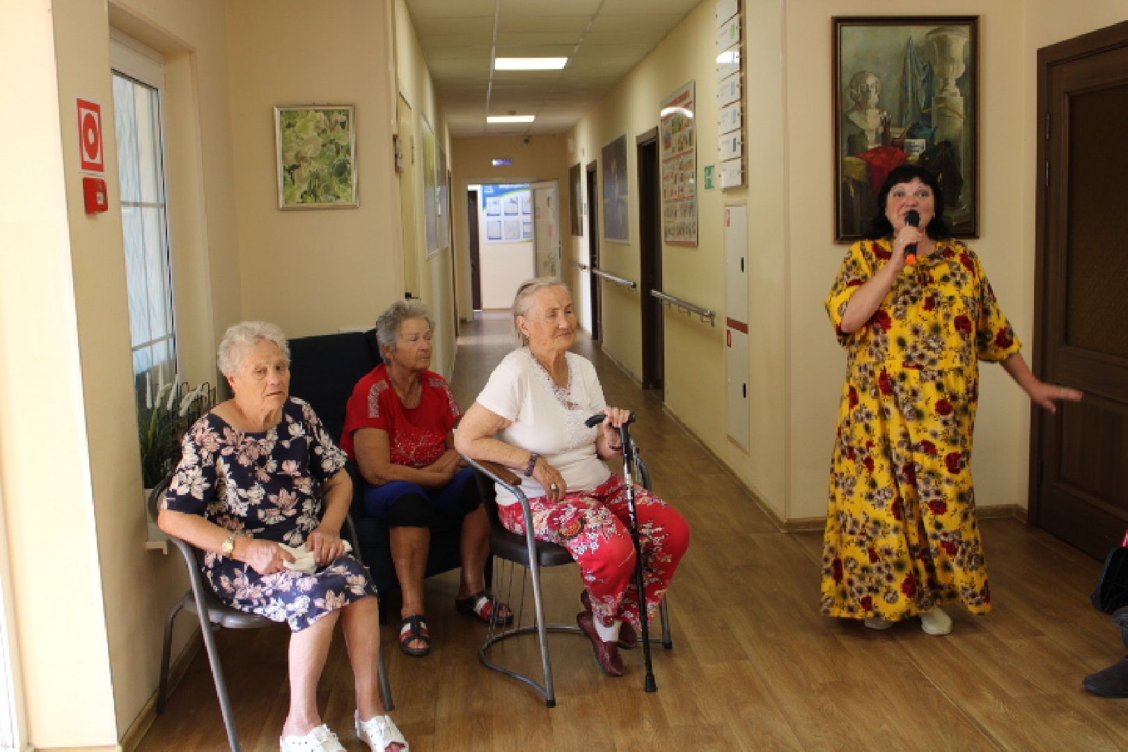 Пансионат, пожилые люди, помощь, музыка,деменция