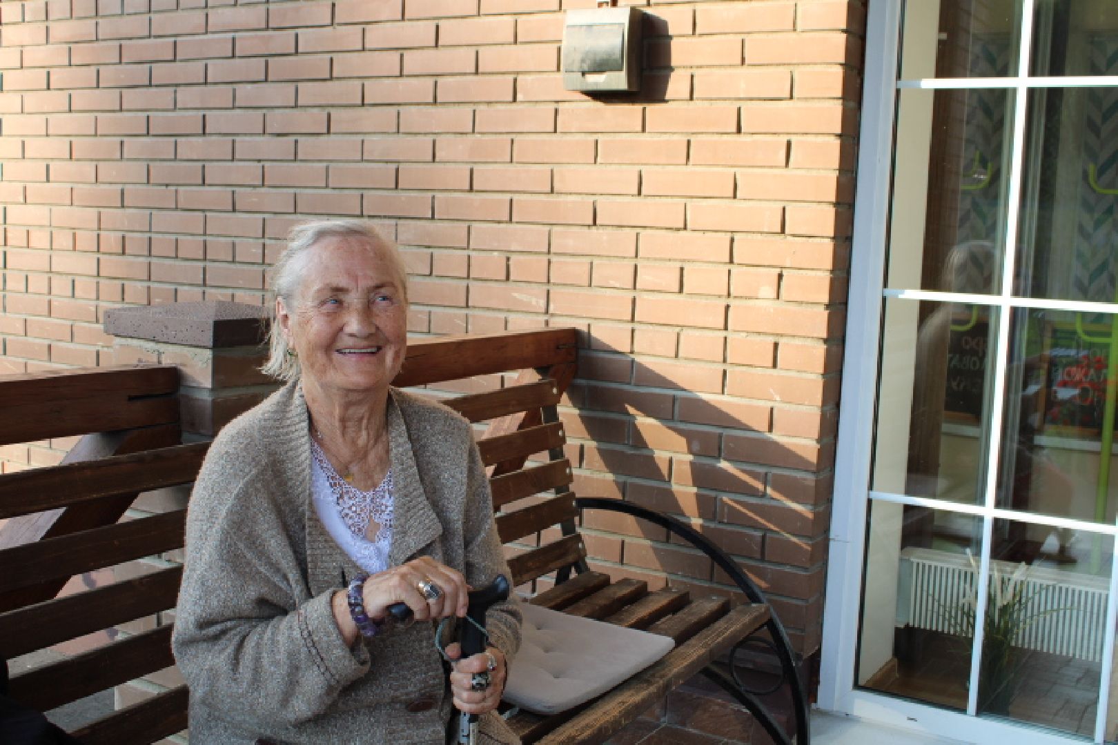 Пансионат, пожилые люди, помощь, музыка,деменция