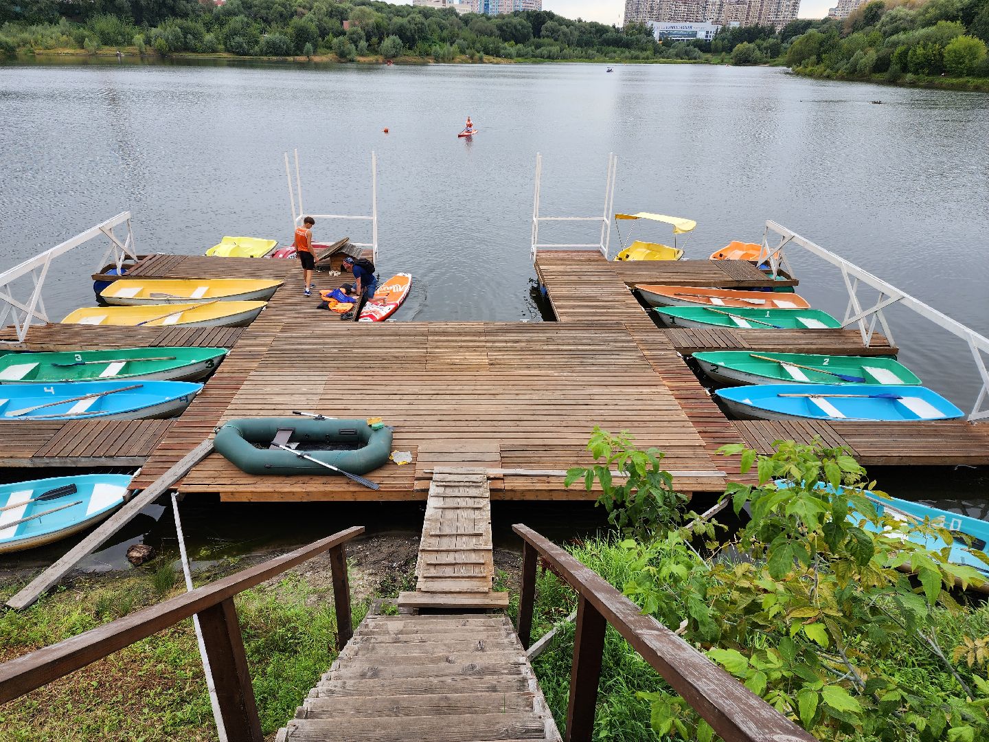 Раменское, благоустройство, новый пирс на лодочной станции на озере Борисоглебское