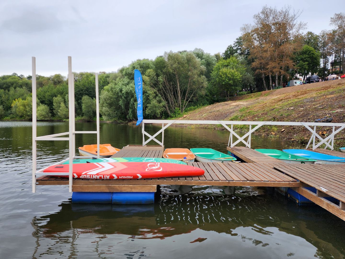 Раменское, благоустройство, новый пирс на лодочной станции на озере Борисоглебское