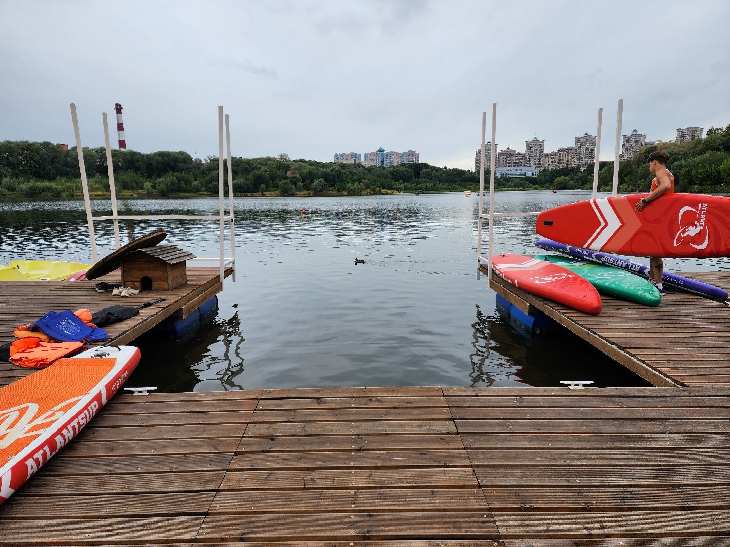 Раменское, благоустройство, новый пирс на лодочной станции на озере Борисоглебское