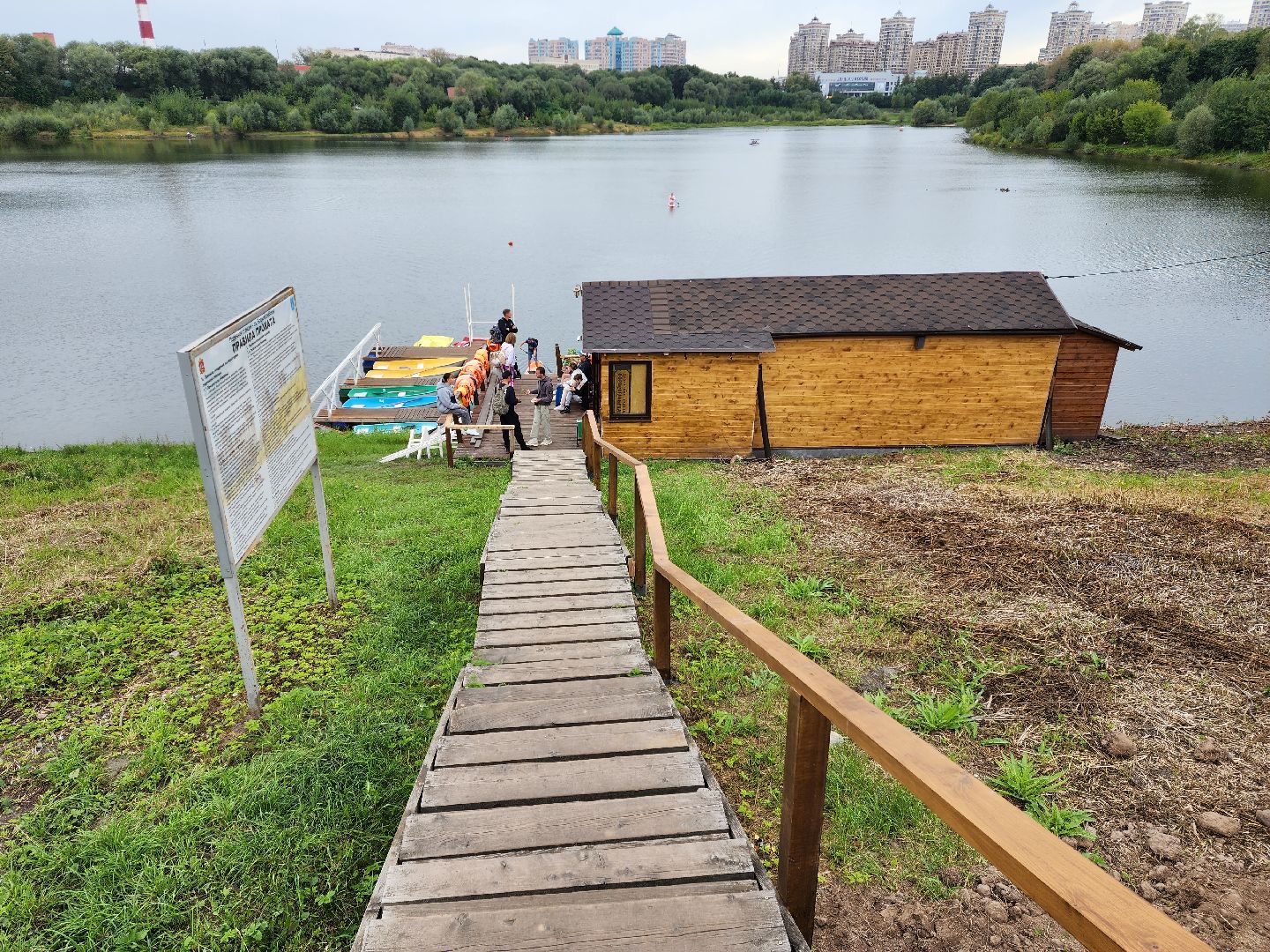 Раменское, благоустройство, новый пирс на лодочной станции на озере Борисоглебское