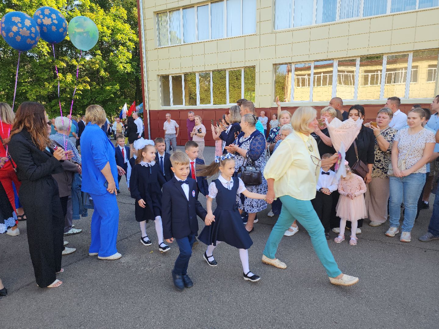 Кашира, СОШ №4, День знаний, 1 сентября, первоклассники