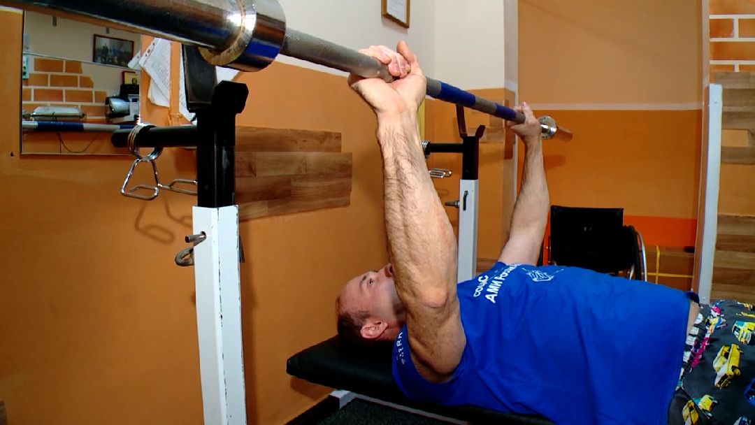 спорт, пауэрлифтиг, многоборье, параолимпийцы, тренировки, инвалиды, Денис Пупышев, Реутов