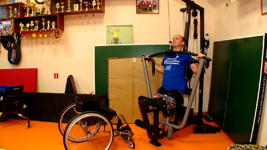 спорт, пауэрлифтиг, многоборье, параолимпийцы, тренировки, инвалиды, Денис Пупышев, Реутов