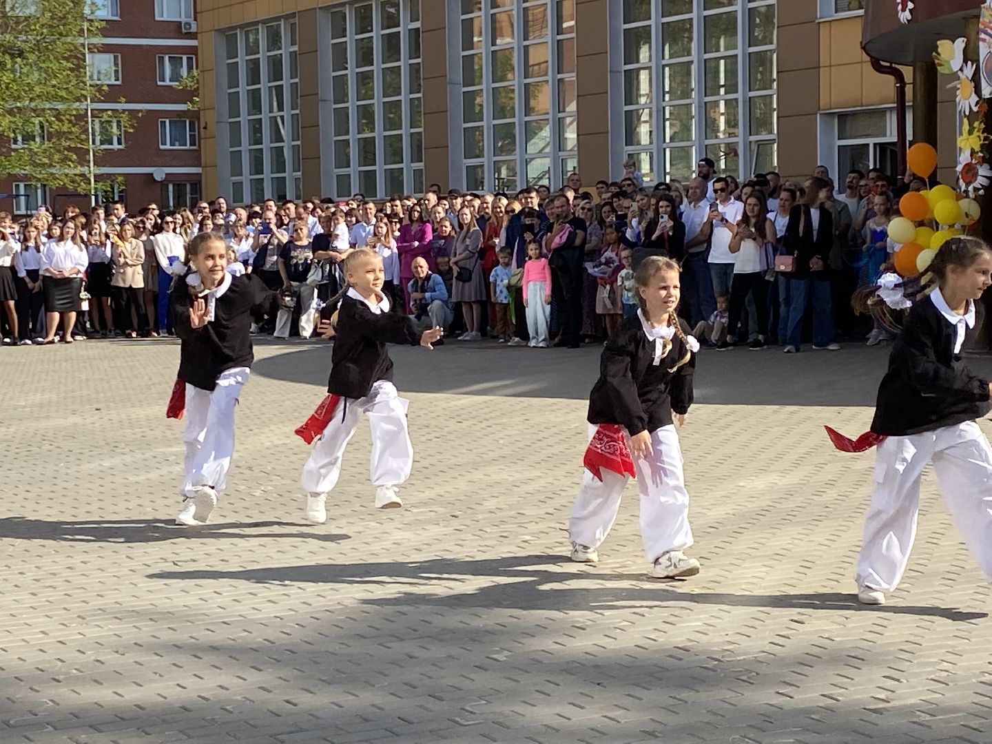Балашиха, день знаний, большая школа, первый класс, микрорайон Кучино