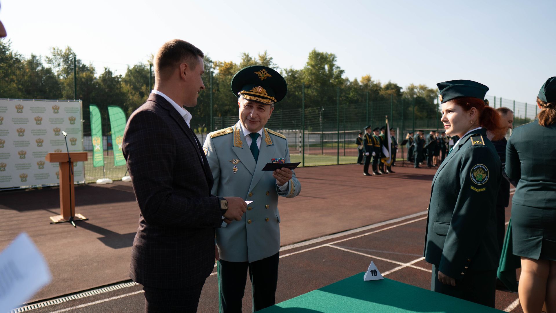 Студенты, День знаний, таможня, жители