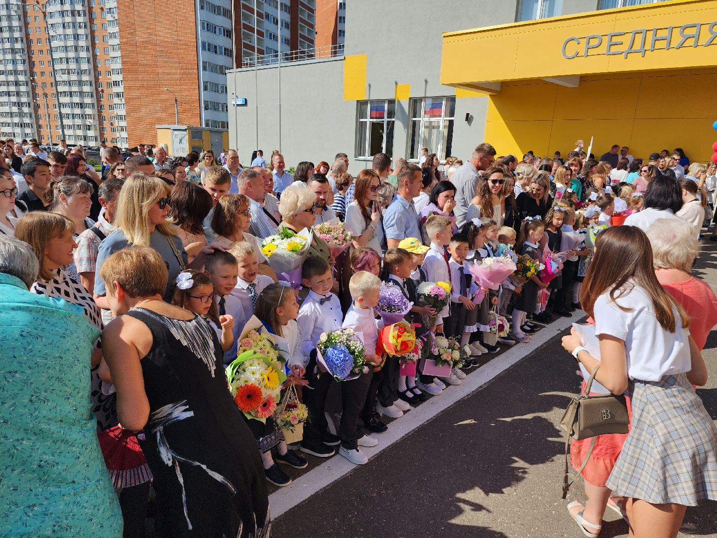 школа 18, серпухов, 1 сентября, день знаний, первоклассники,