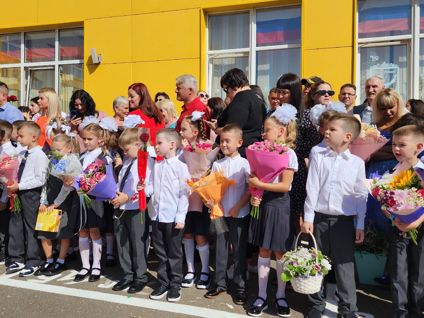 школа 18, серпухов, 1 сентября, день знаний, первоклассники,