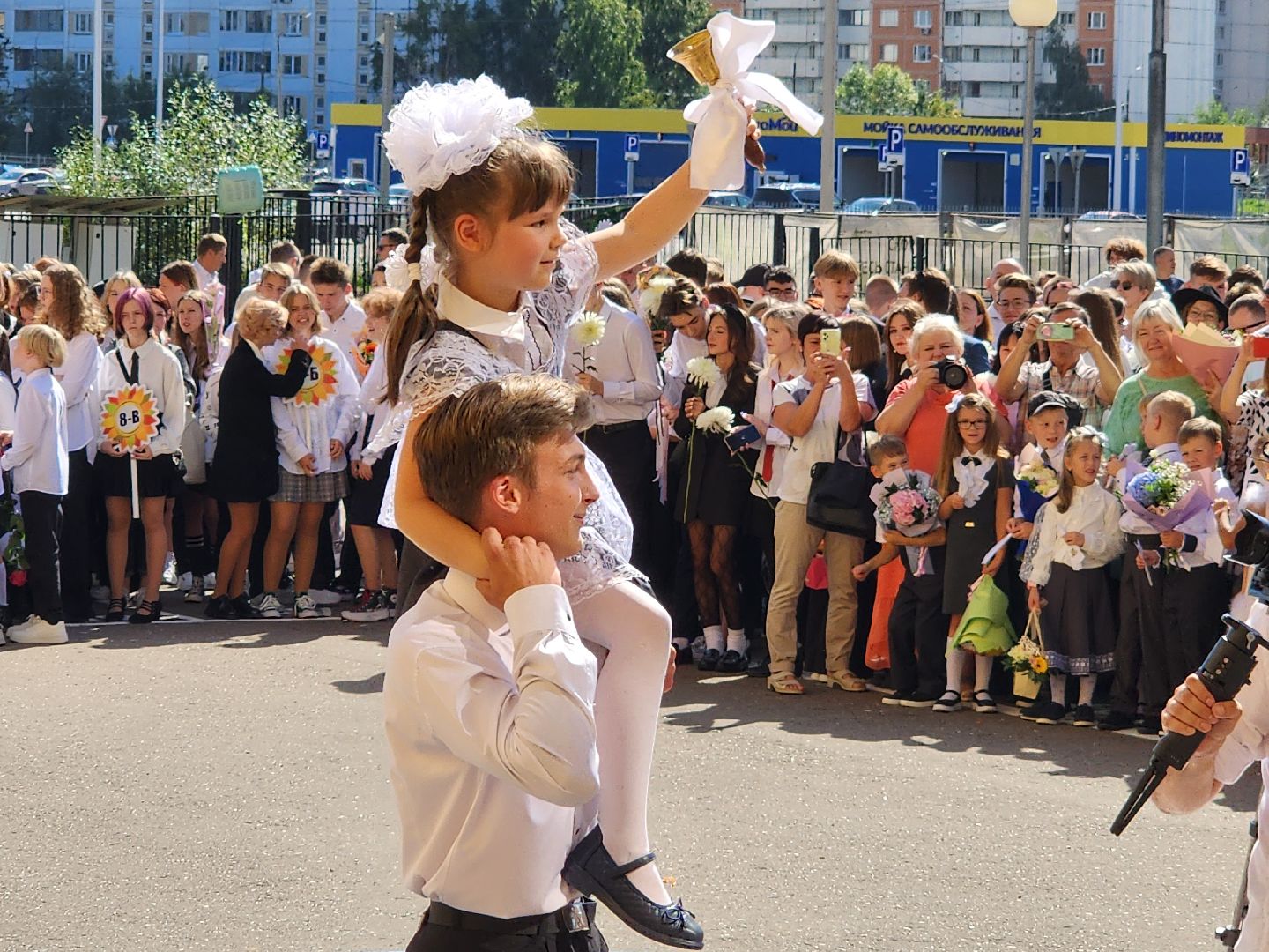 школа 18, серпухов, 1 сентября, день знаний, первоклассники,