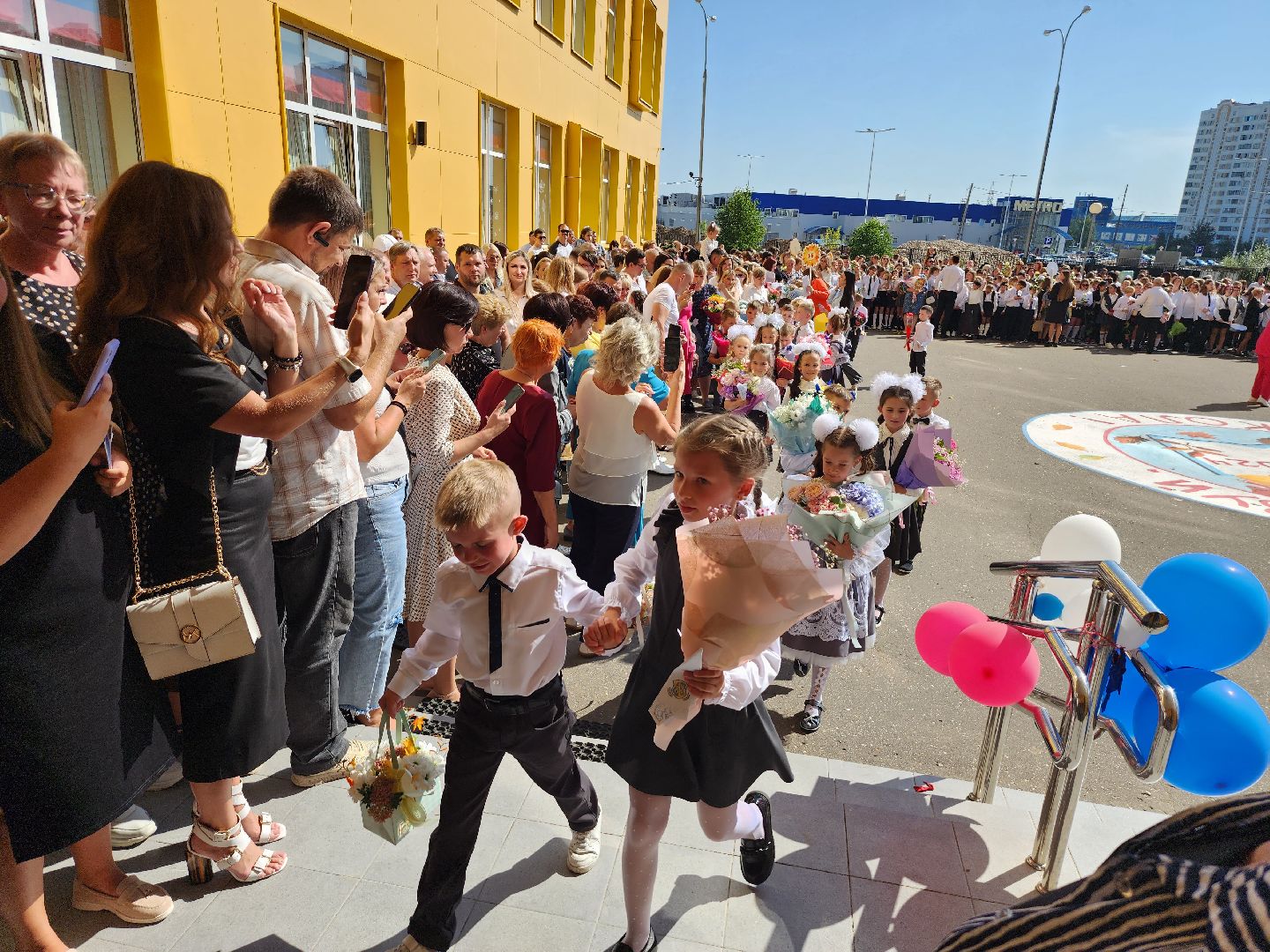 школа 18, серпухов, 1 сентября, день знаний, первоклассники,