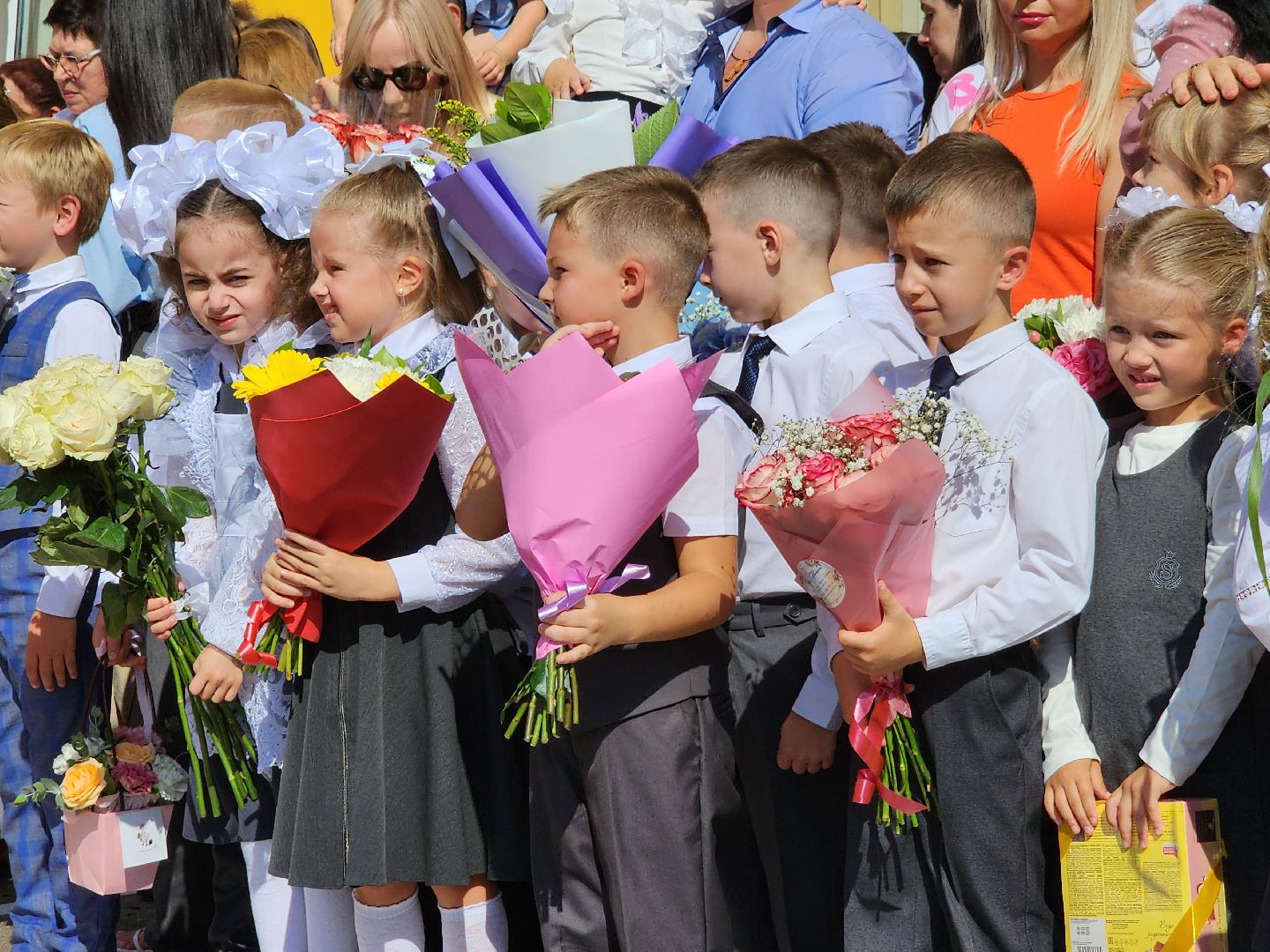 школа 18, серпухов, 1 сентября, день знаний, первоклассники,