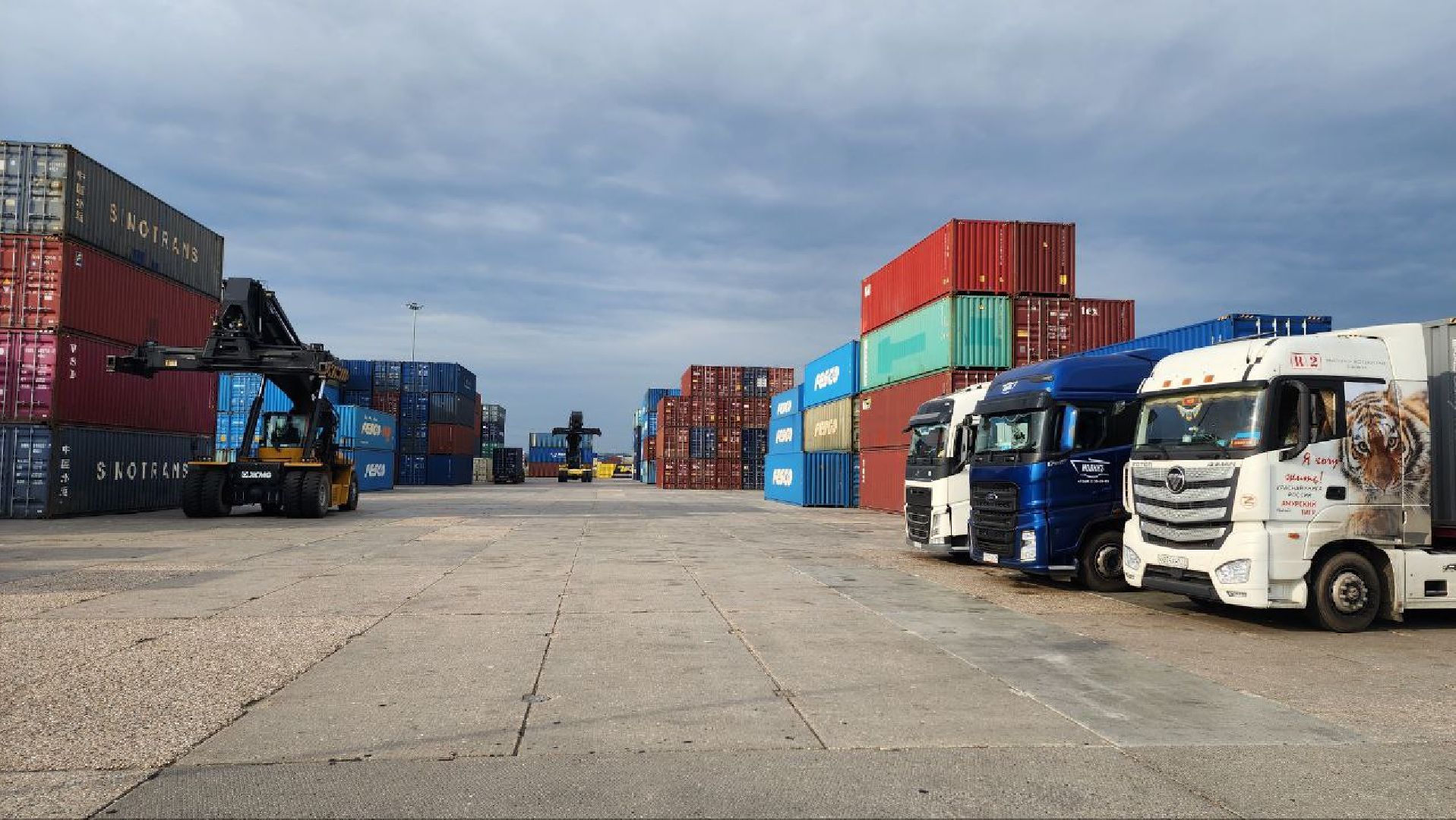 Дмитров, ТЛЦ Белый Раст, Чжаоцин, Китай