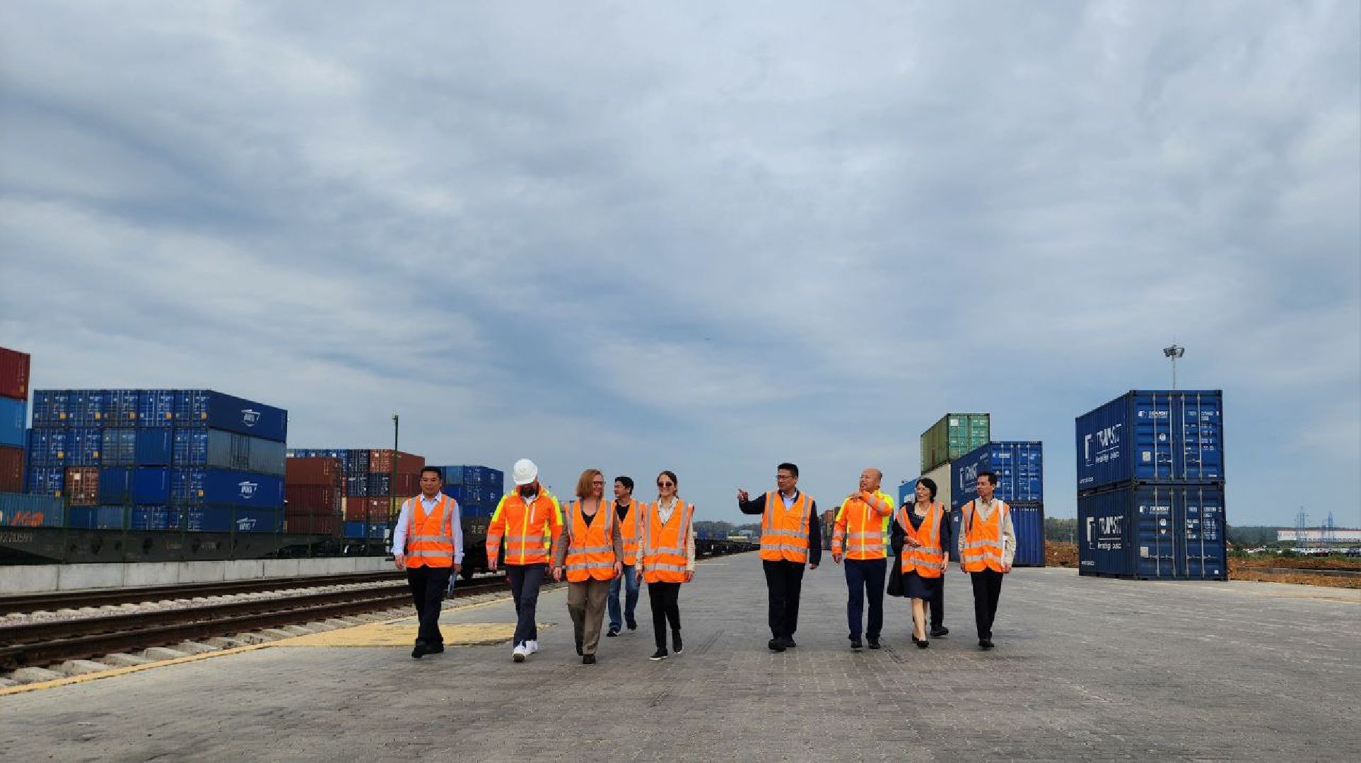 Дмитров, ТЛЦ Белый Раст, Чжаоцин, Китай