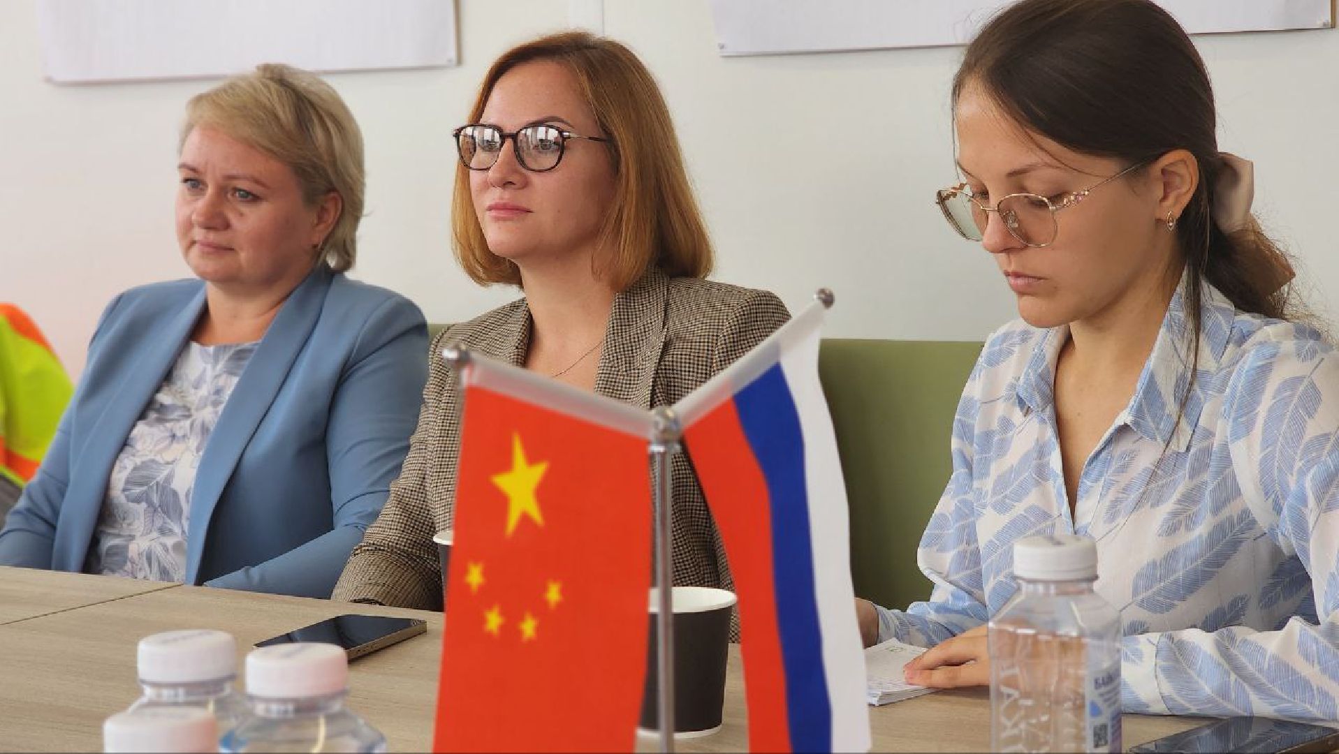 Дмитров, ТЛЦ Белый Раст, Чжаоцин, Китай