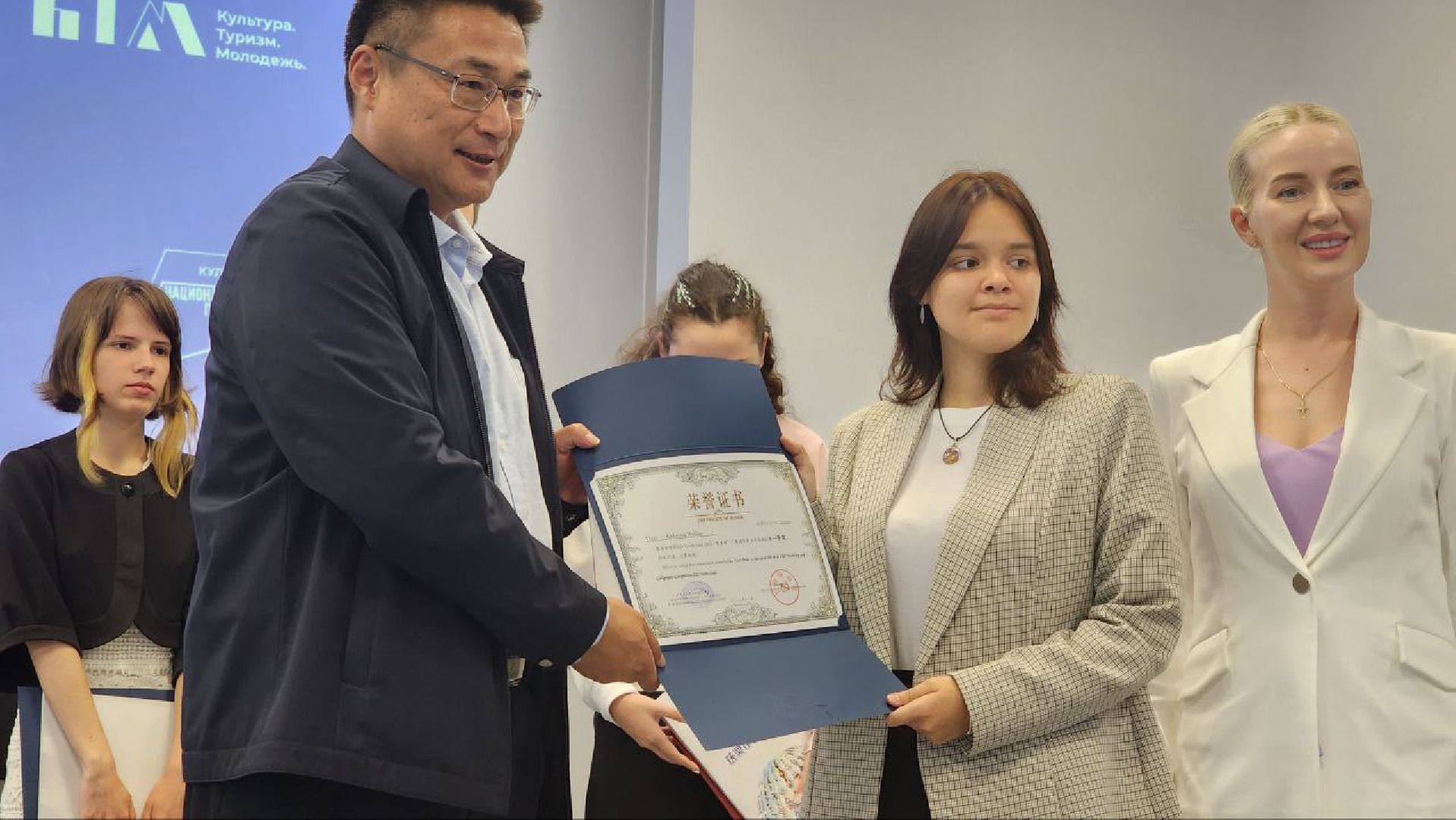 Дмитров, Чжаоцин, КНР