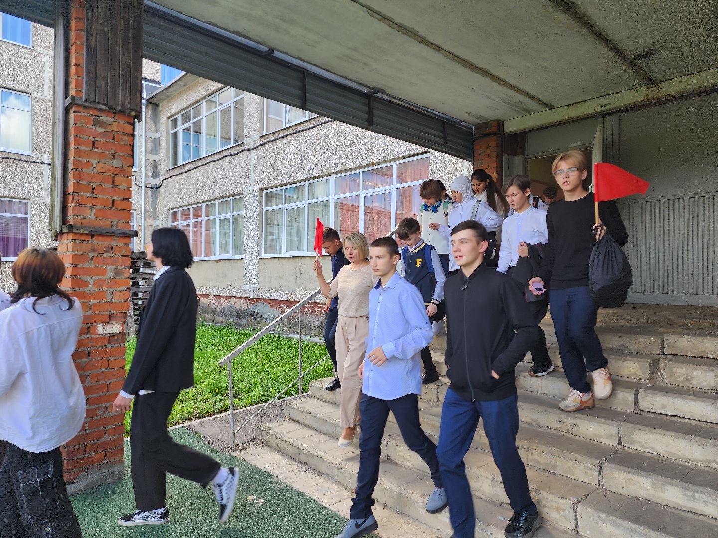 Серпухов, Подмосковье, эвакуация, дети, школа, спасатели, пожарные