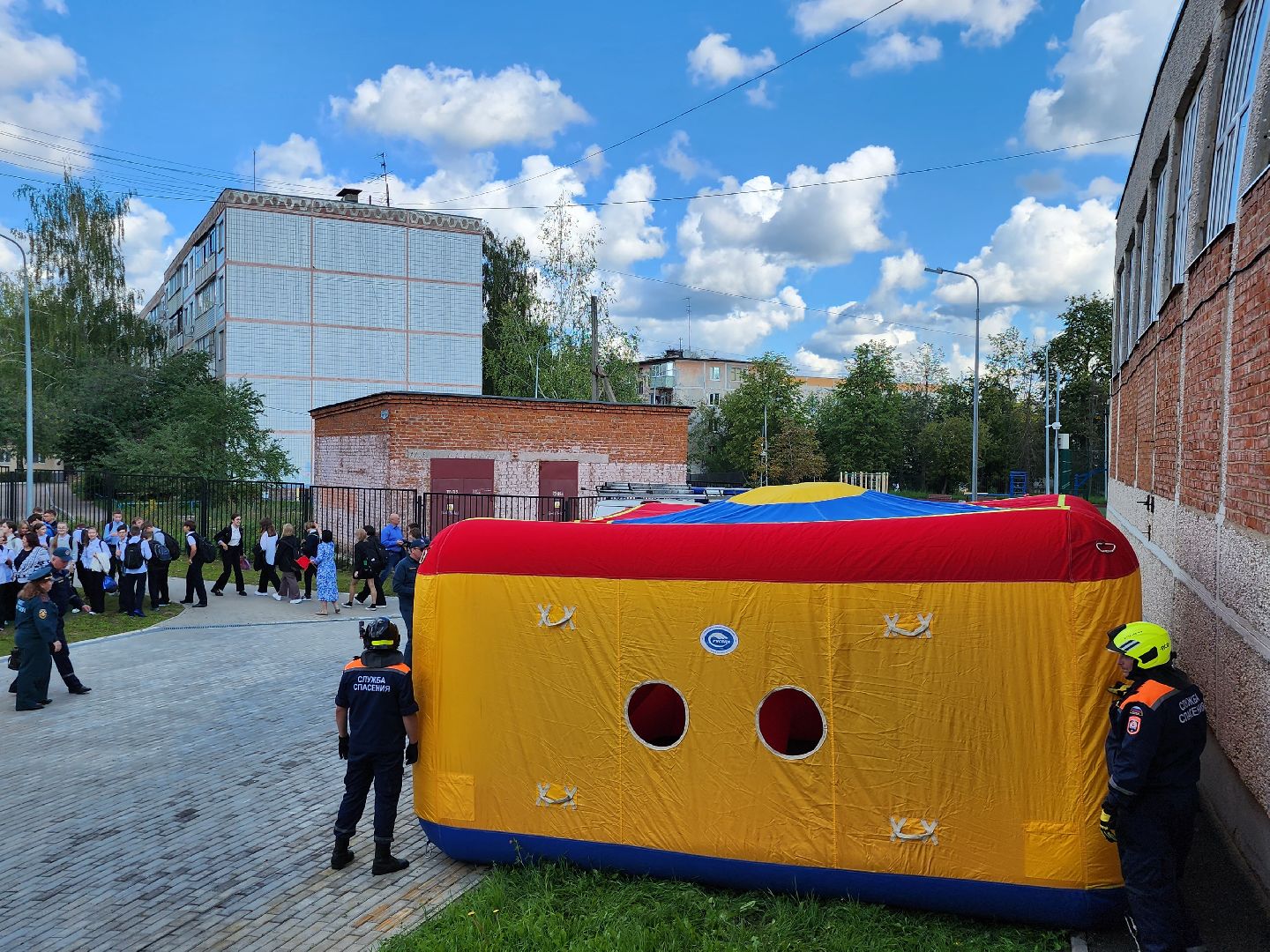 Серпухов, Подмосковье, эвакуация, дети, школа, спасатели, пожарные