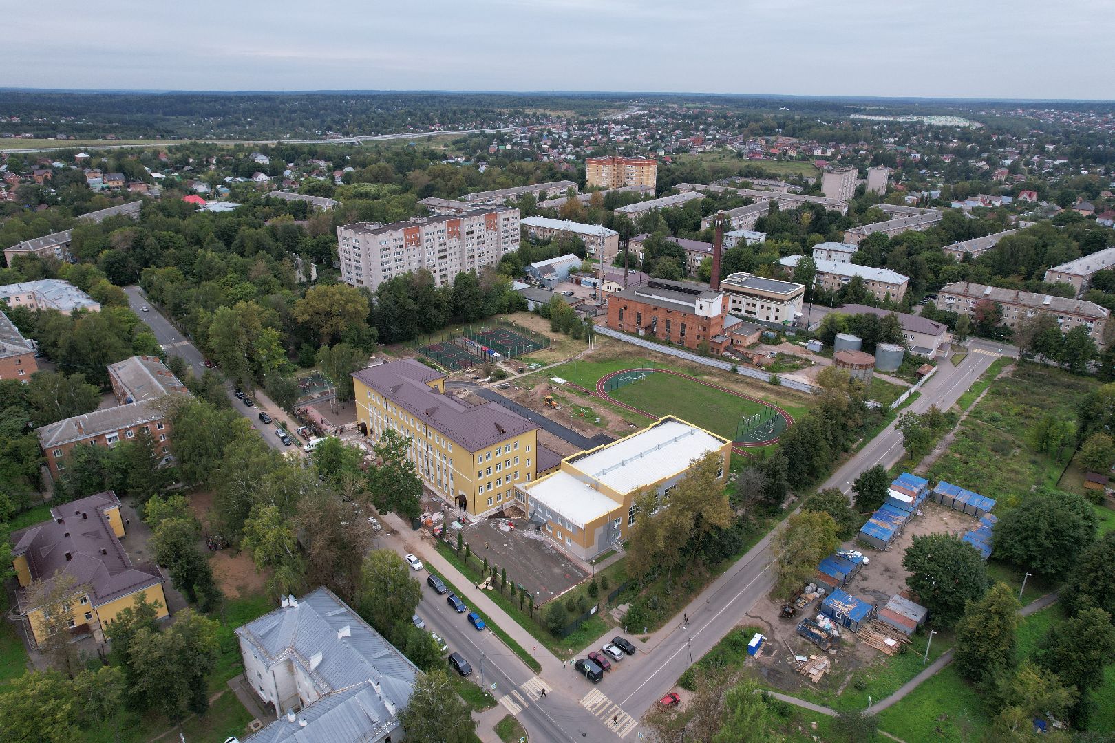 школа, стройка,дети, видео с коптера,