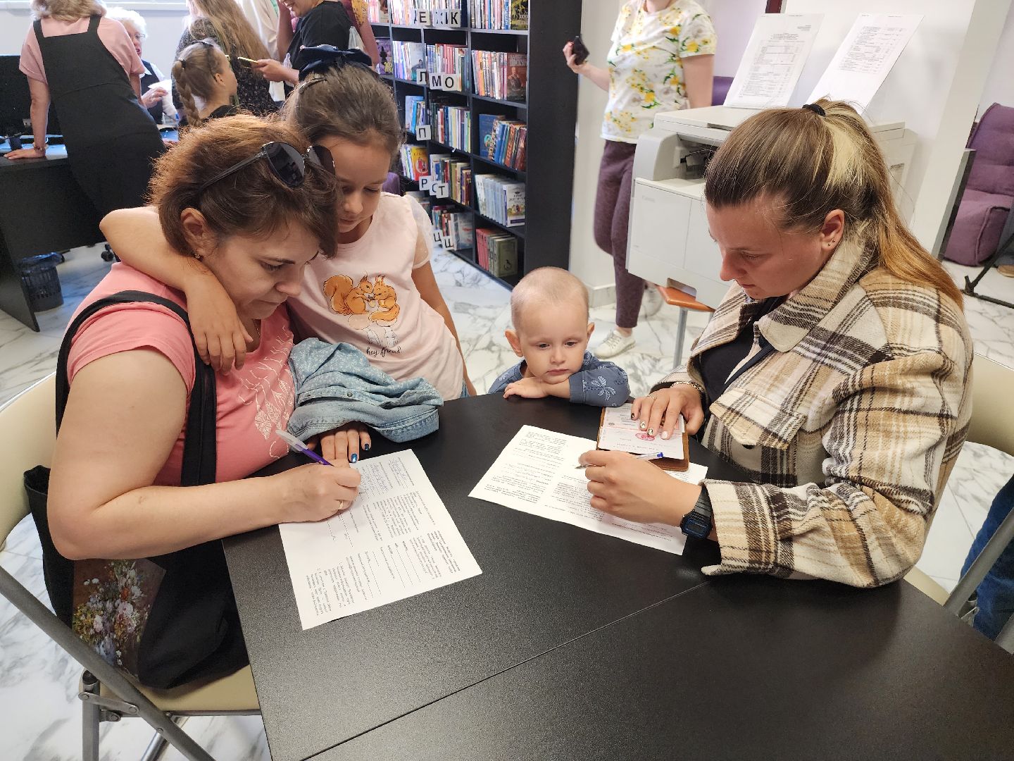 библиотека; досуг; чтение; зелёные аллеи; видное