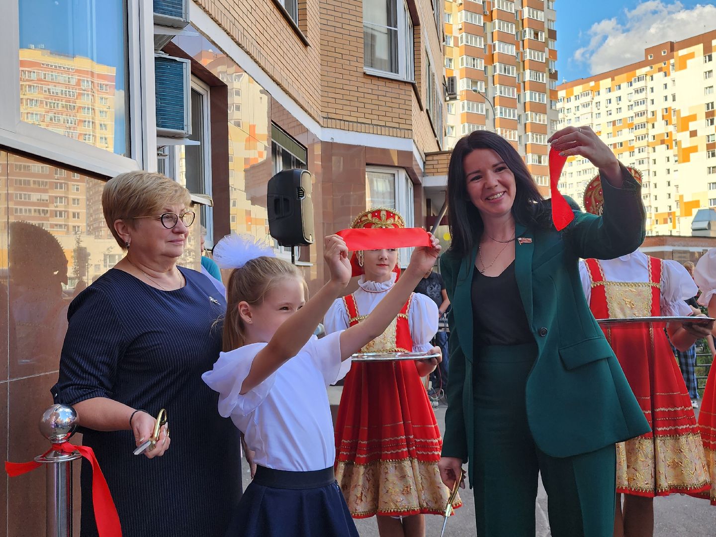 библиотека; досуг; чтение; зелёные аллеи; видное