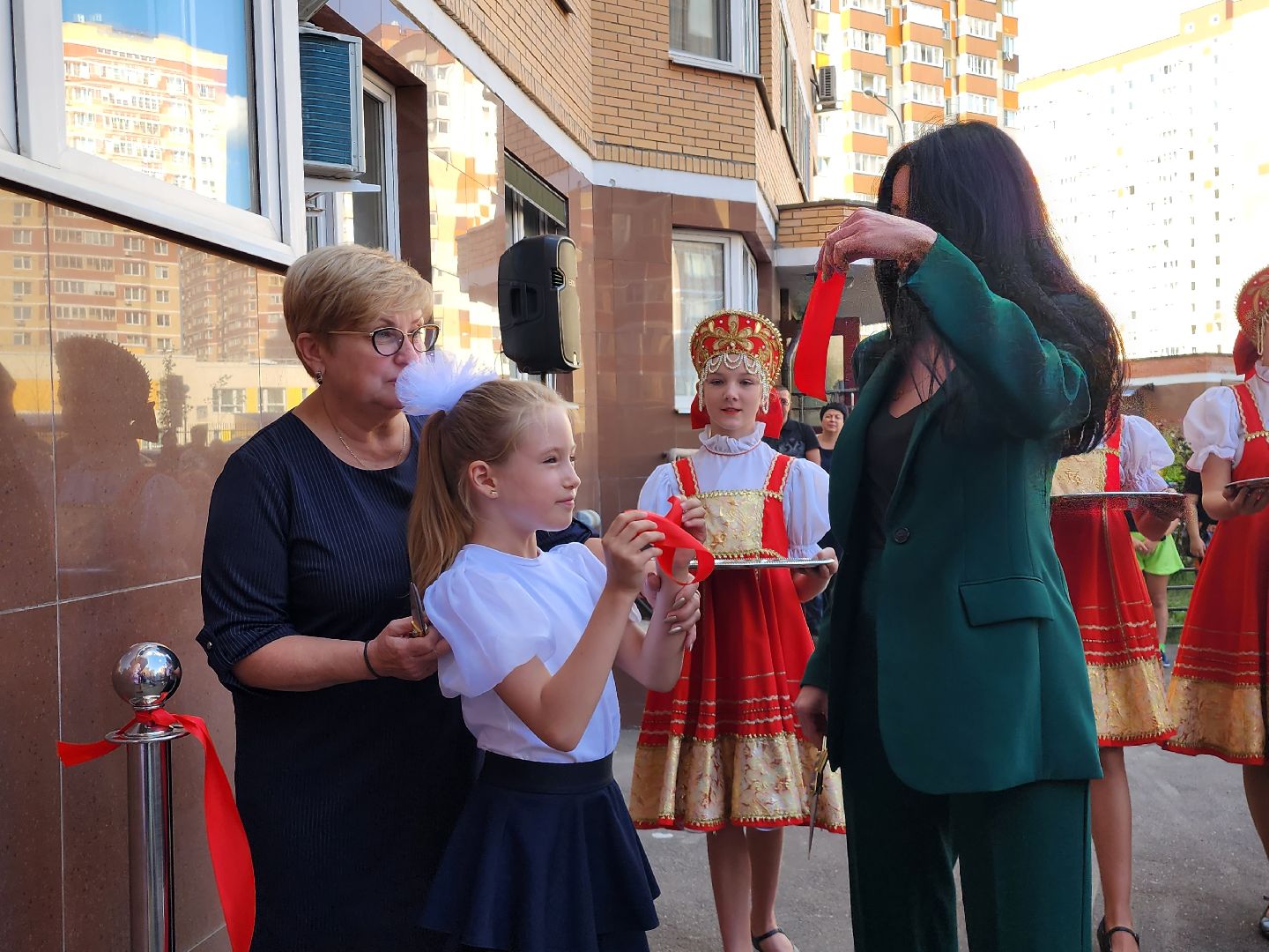 библиотека; досуг; чтение; зелёные аллеи; видное