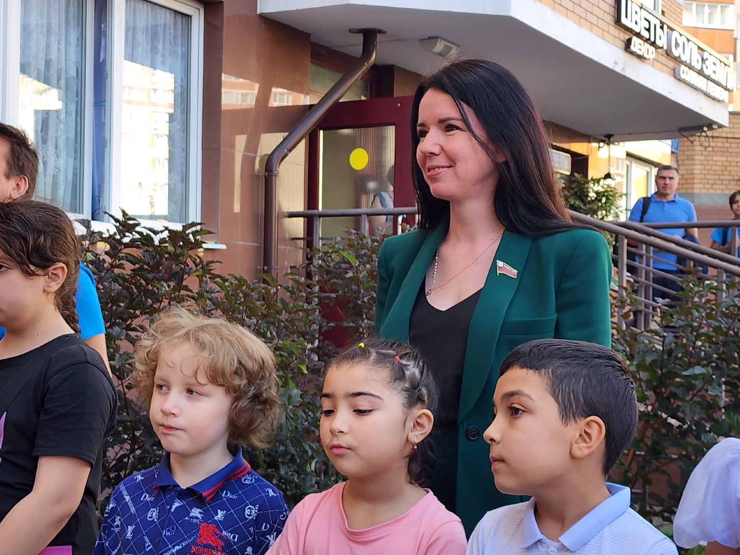 библиотека; досуг; чтение; зелёные аллеи; видное