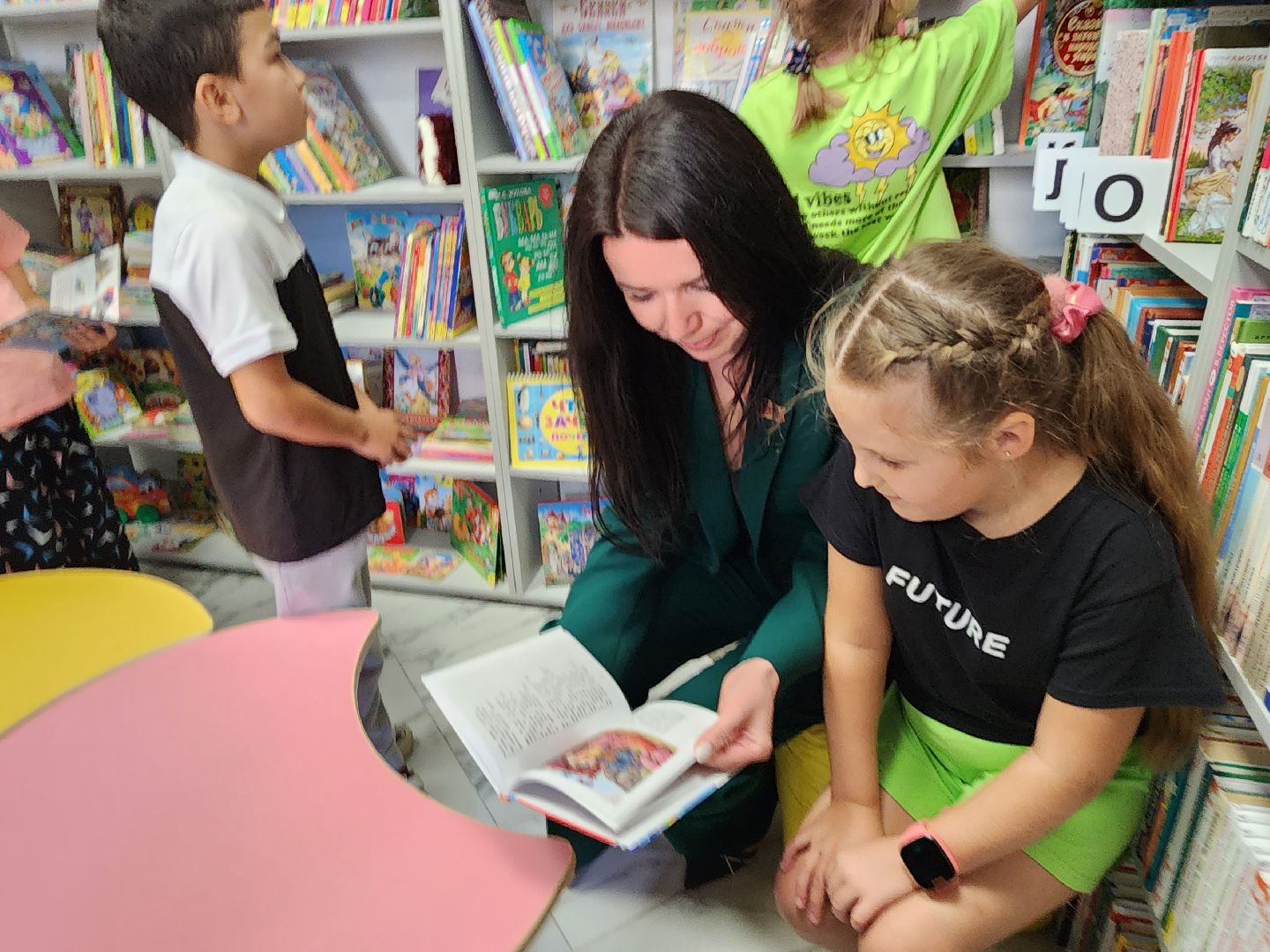 библиотека; досуг; чтение; зелёные аллеи; видное