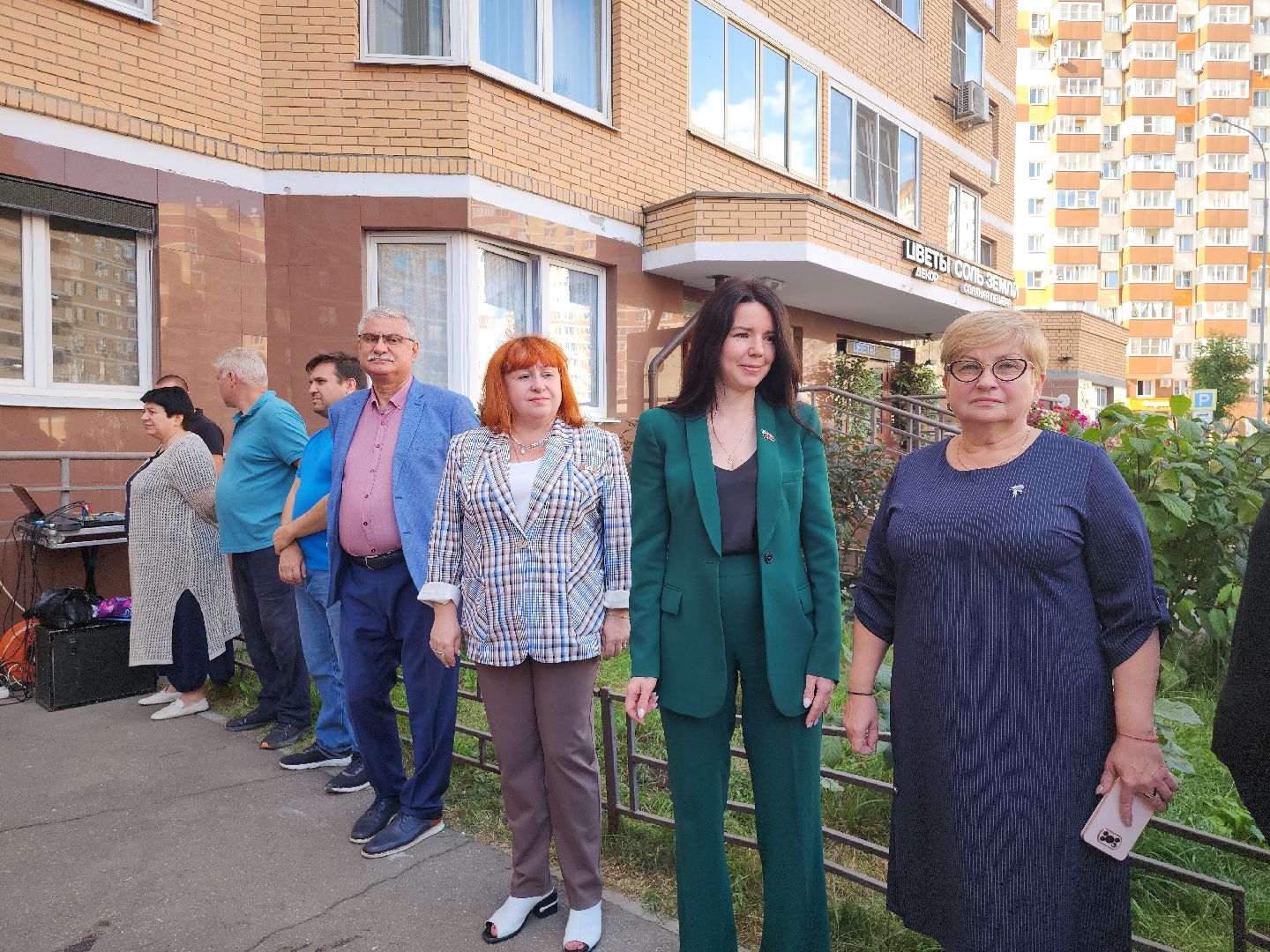 библиотека; досуг; чтение; зелёные аллеи; видное