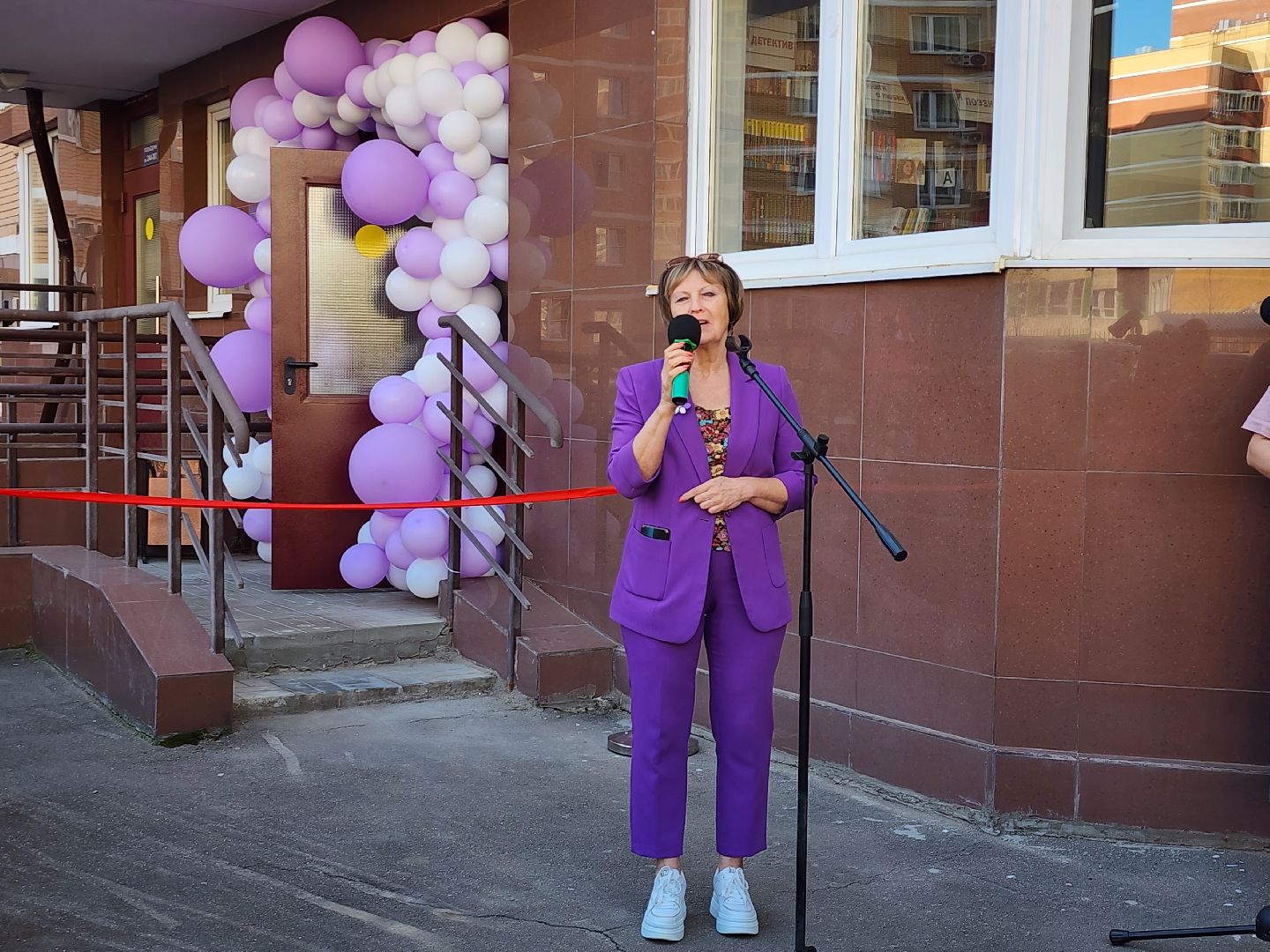 библиотека; досуг; чтение; зелёные аллеи; видное