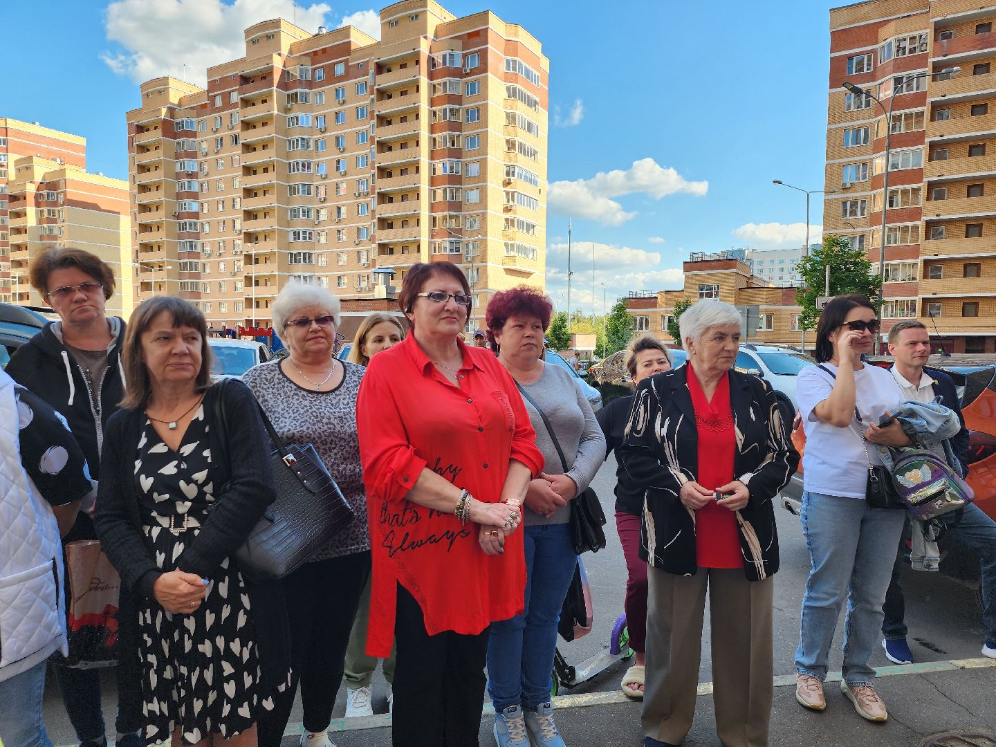 библиотека; досуг; чтение; зелёные аллеи; видное