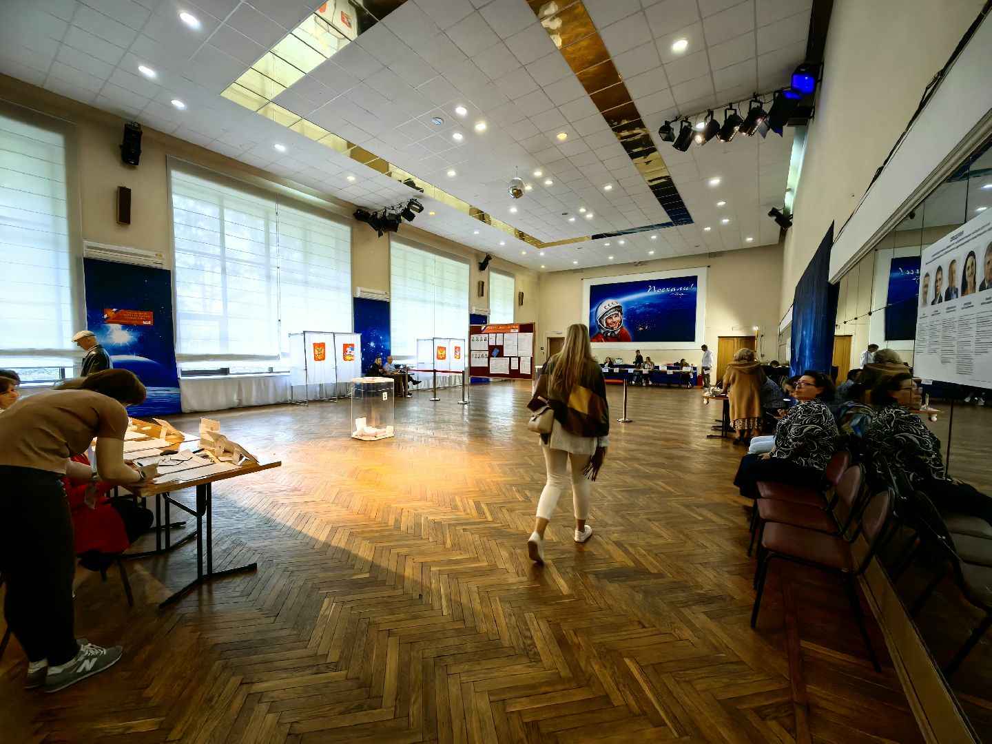 ##Лётчик, Выборы, космонавт, гражданский долгзвездный городок,