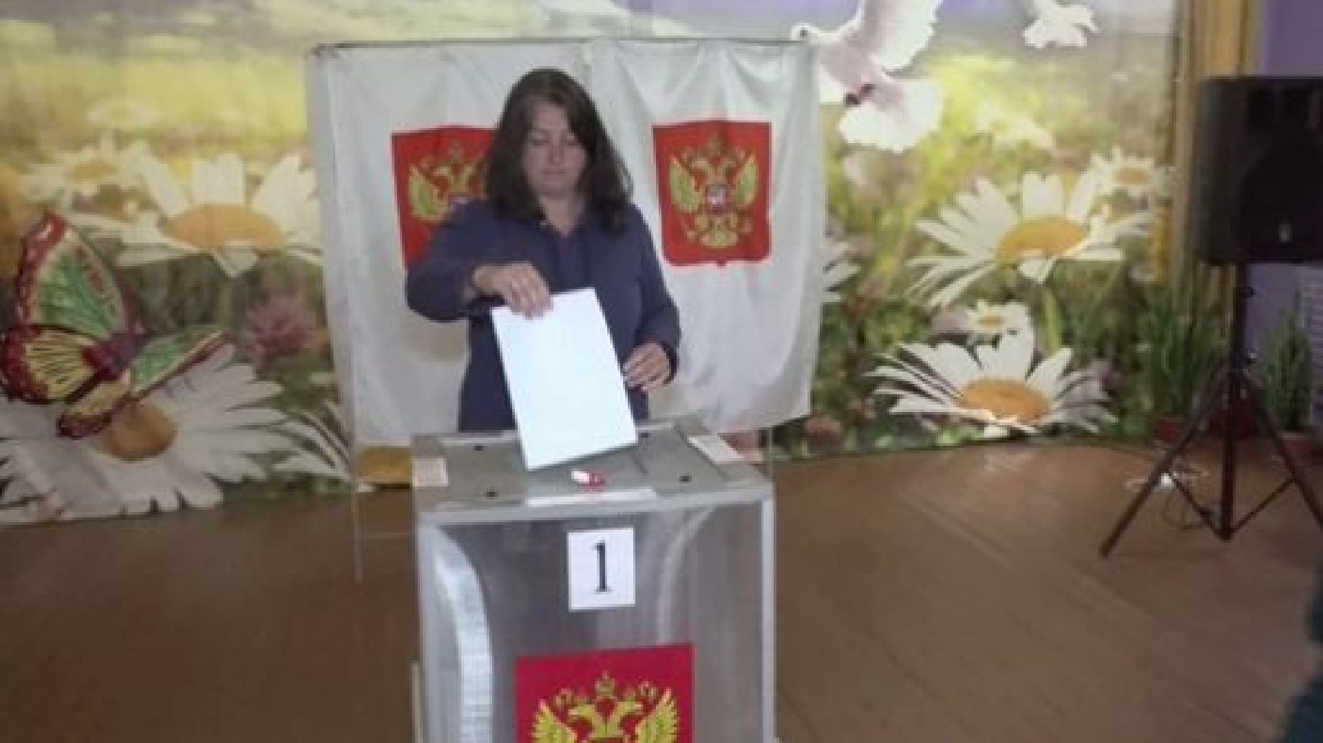 Раменское, выборы, супруга участника СВО проголосовала на избирательном участке в Гжели