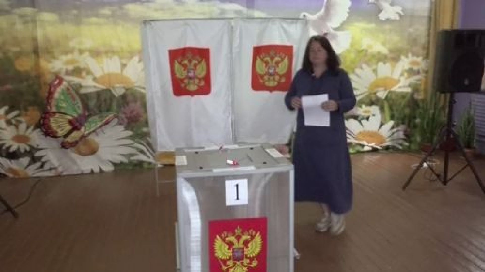 Раменское, выборы, супруга участника СВО проголосовала на избирательном участке в Гжели