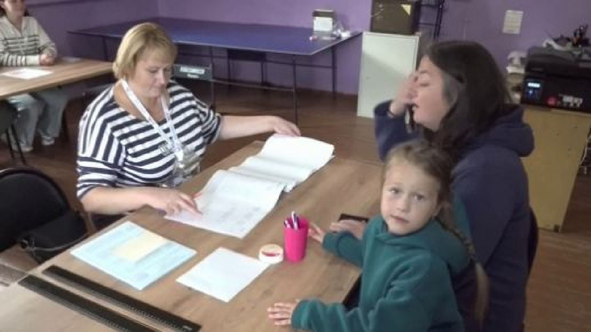 Раменское, выборы, супруга участника СВО проголосовала на избирательном участке в Гжели