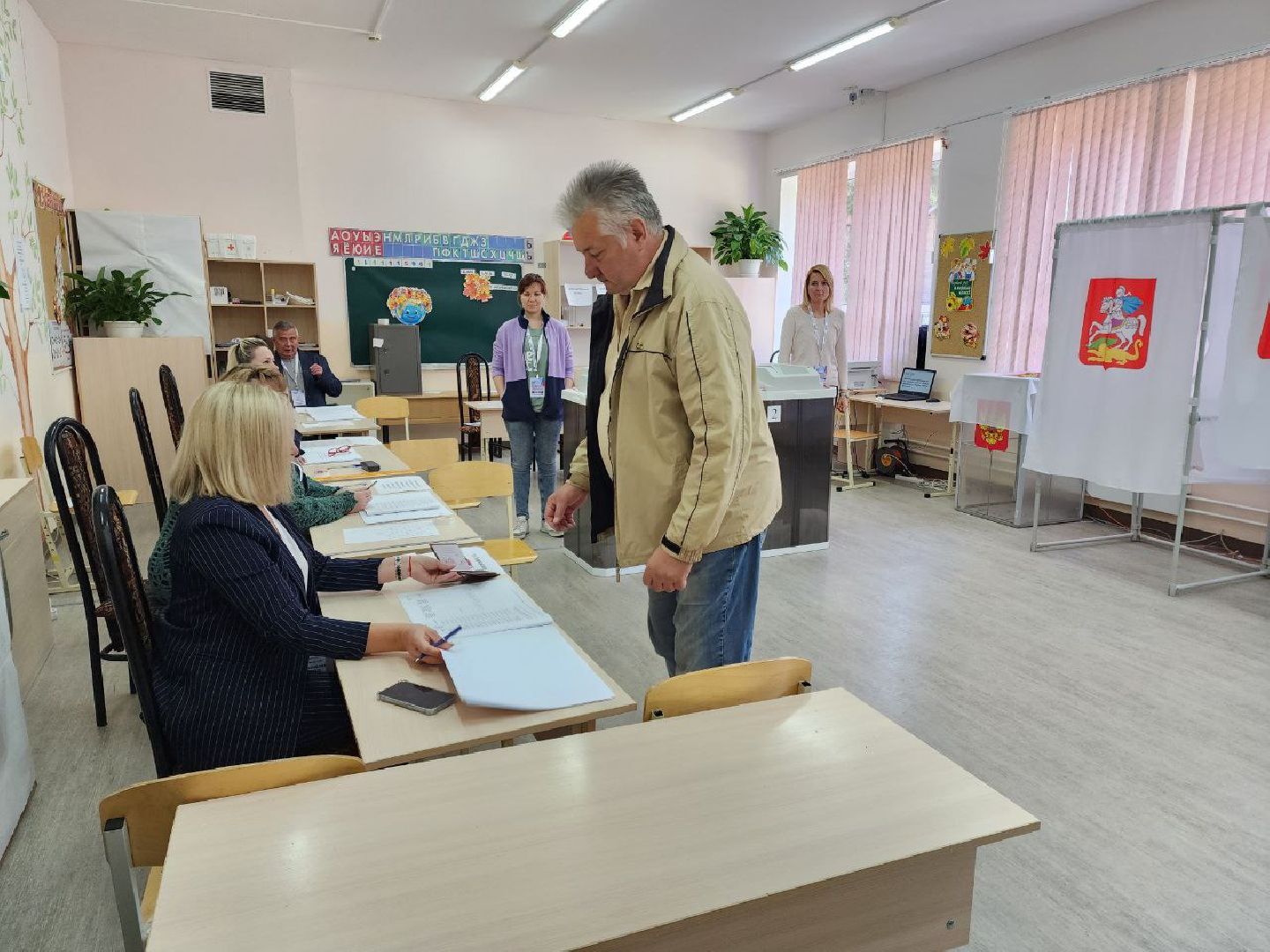 Раменское, выборы, ветеран СВО проголосовал в Ильинской средней школе № 26