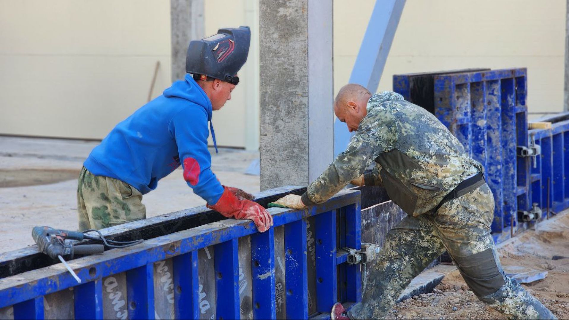 Дмитров, Роялтафт, Мининвест