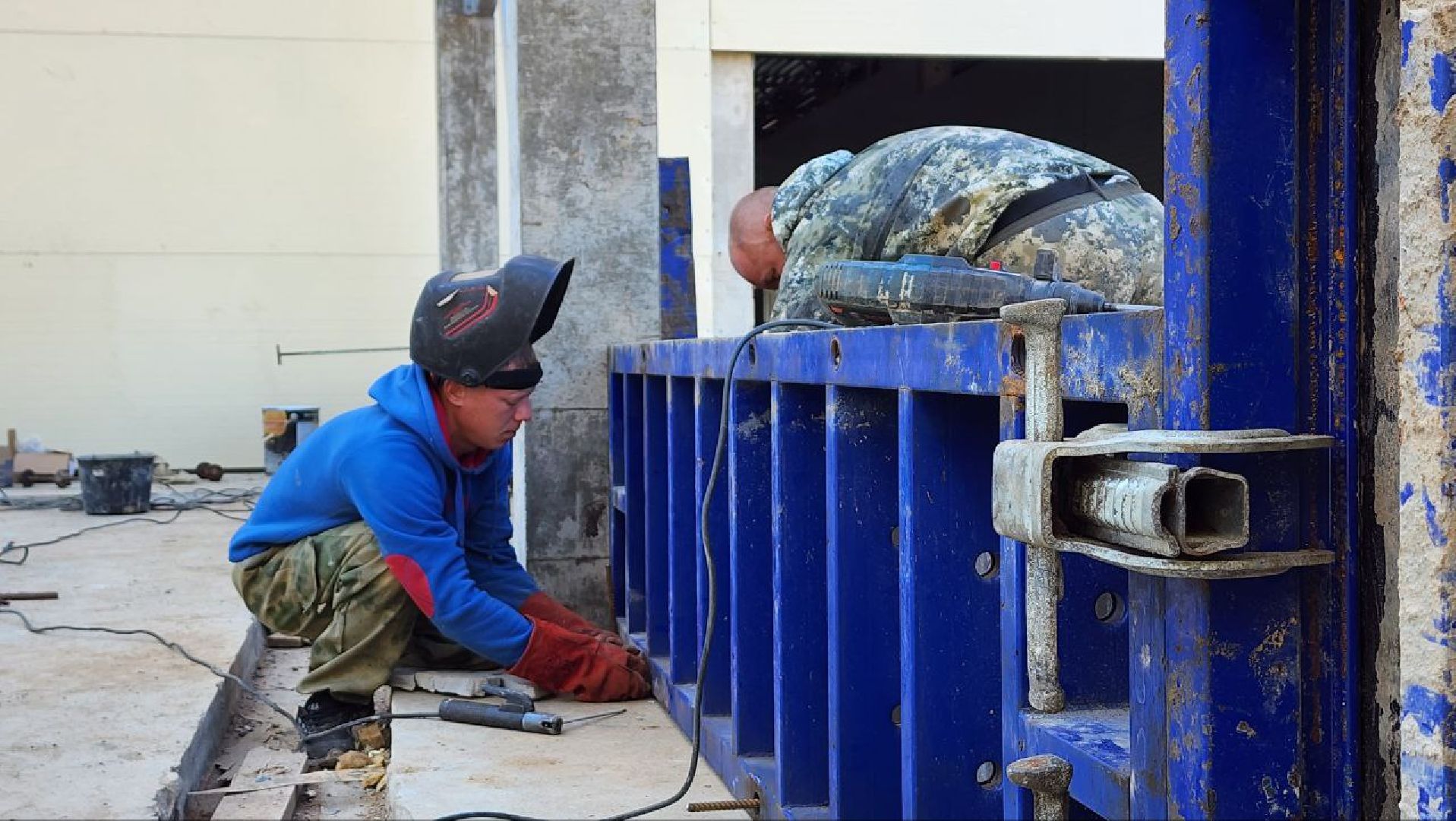 Дмитров, Роялтафт, Мининвест