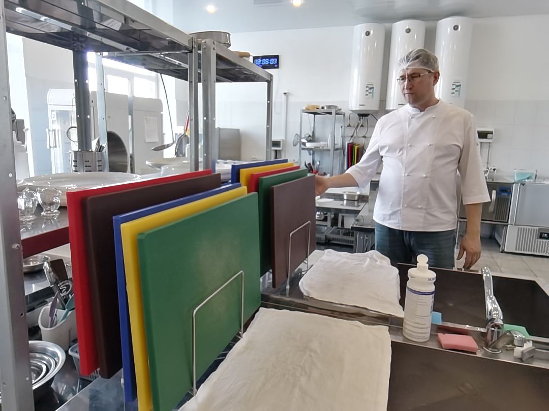 Балашихинский техникум, повара, кондитеры, спецоперация, сухой паёк, помощь военнослужащим, СВО, студенты, хлебные палочки