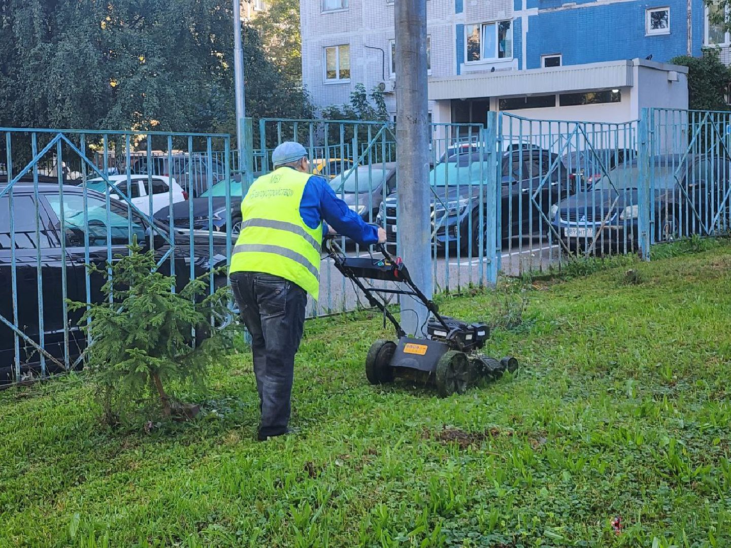 жкх, уборка дворов, покос травы, коммунальное хозяйство, дворыподмосковья,