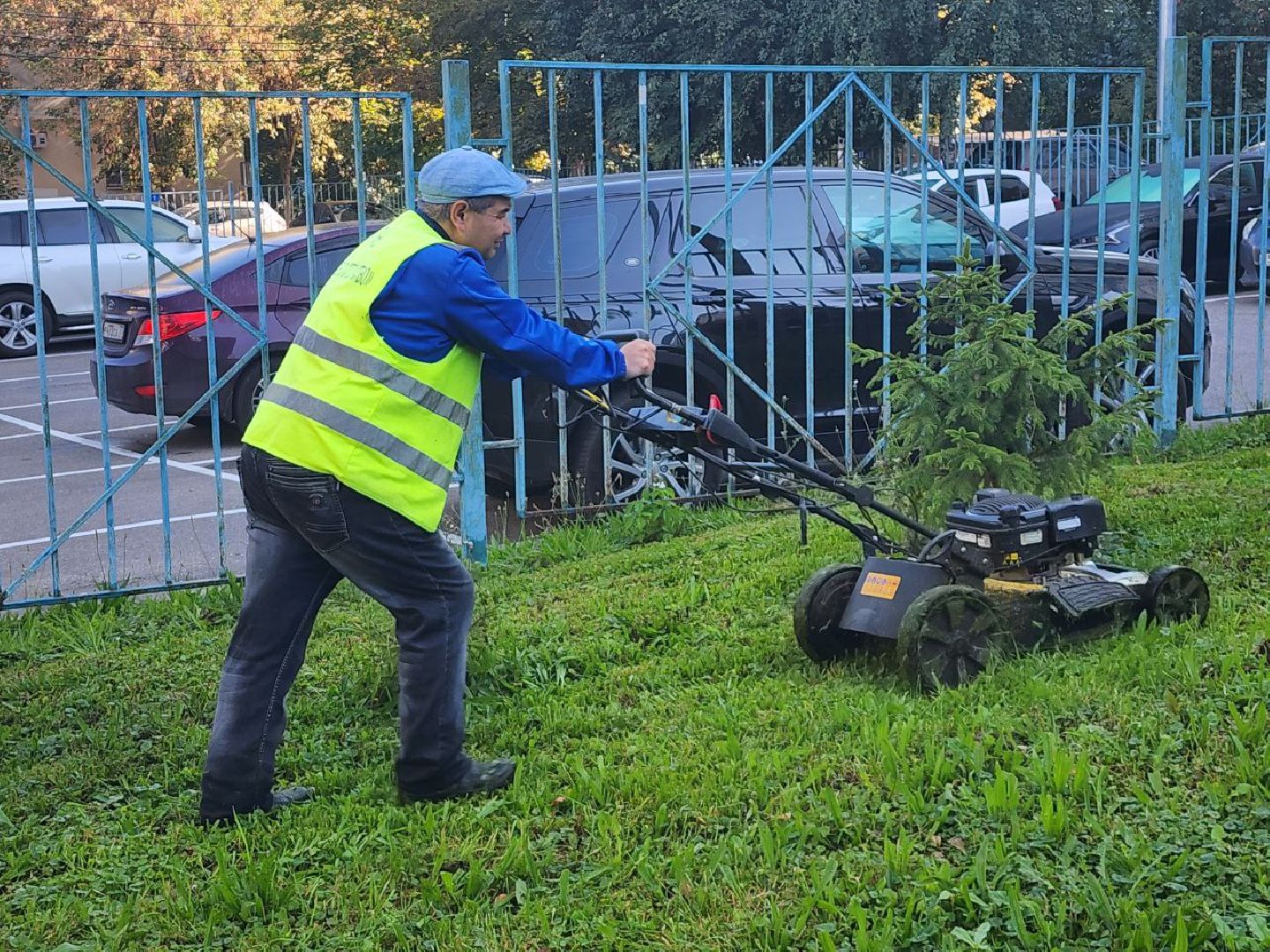 жкх, уборка дворов, покос травы, коммунальное хозяйство, дворыподмосковья,