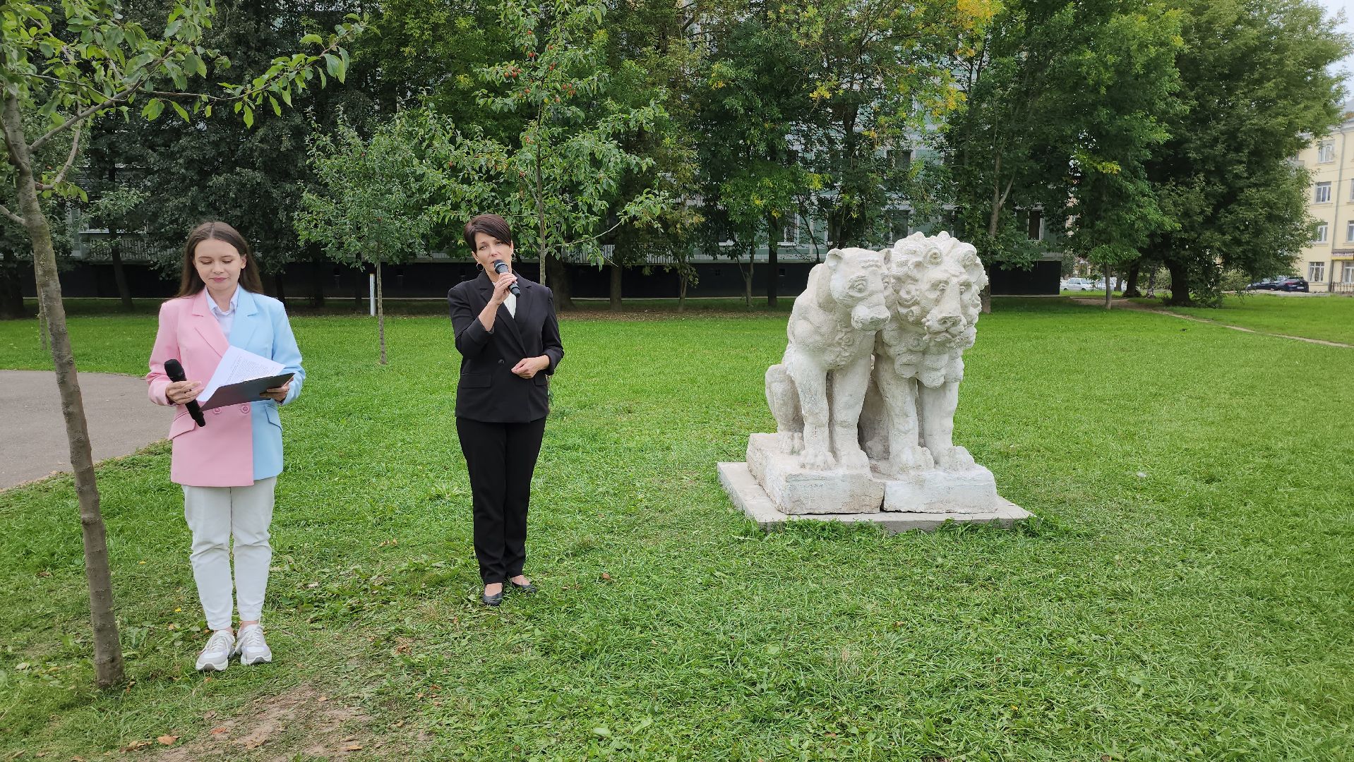 Серпухов, подмосковье, грустные львы, реставрация, сквер, волонтеры,