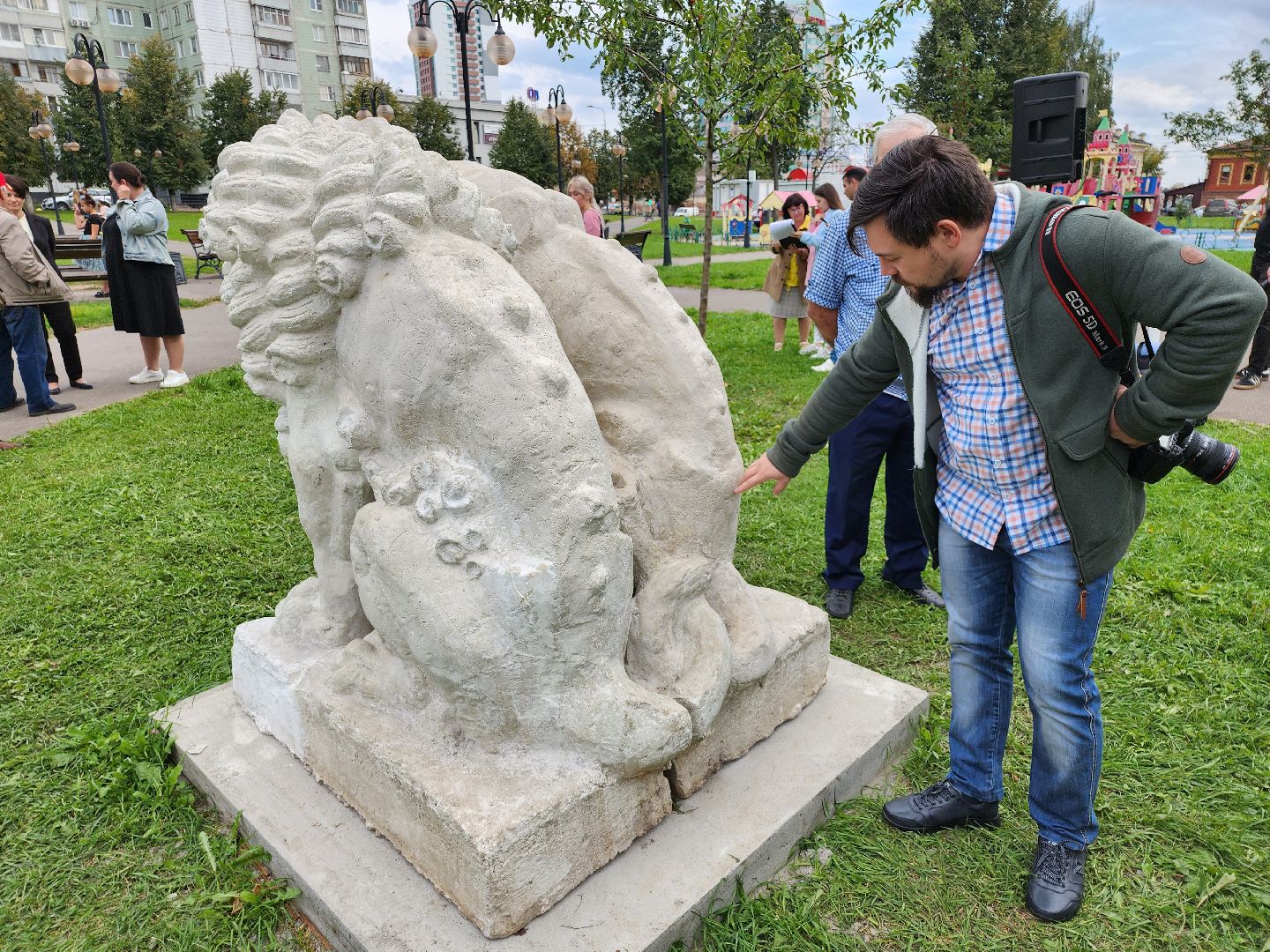 Серпухов, подмосковье, грустные львы, реставрация, сквер, волонтеры,