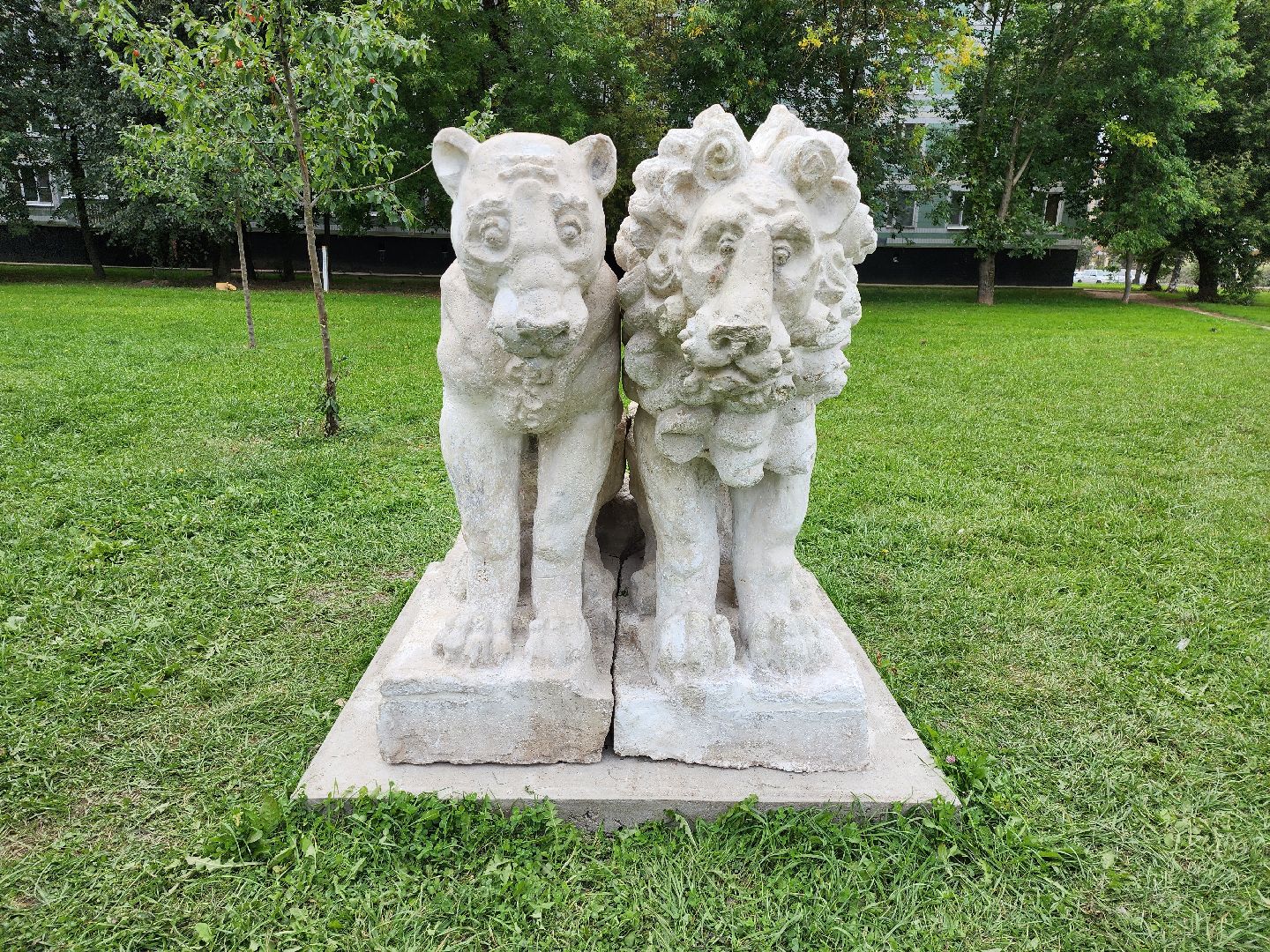 Серпухов, подмосковье, грустные львы, реставрация, сквер, волонтеры,