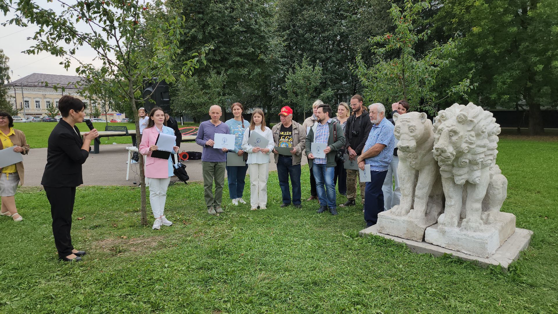 Серпухов, подмосковье, грустные львы, реставрация, сквер, волонтеры,