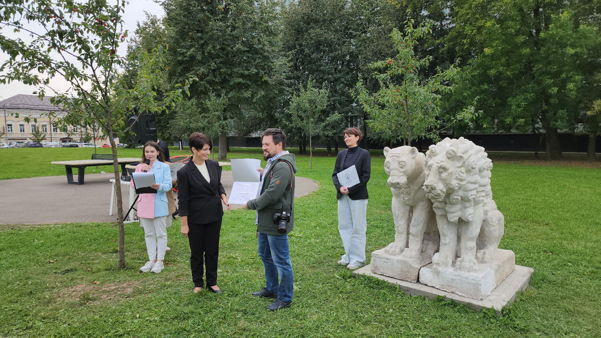 Серпухов, подмосковье, грустные львы, реставрация, сквер, волонтеры,