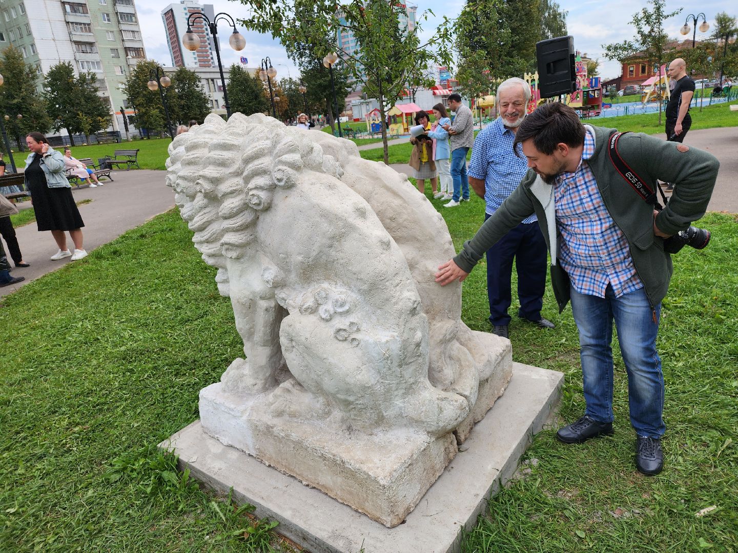 Серпухов, подмосковье, грустные львы, реставрация, сквер, волонтеры,