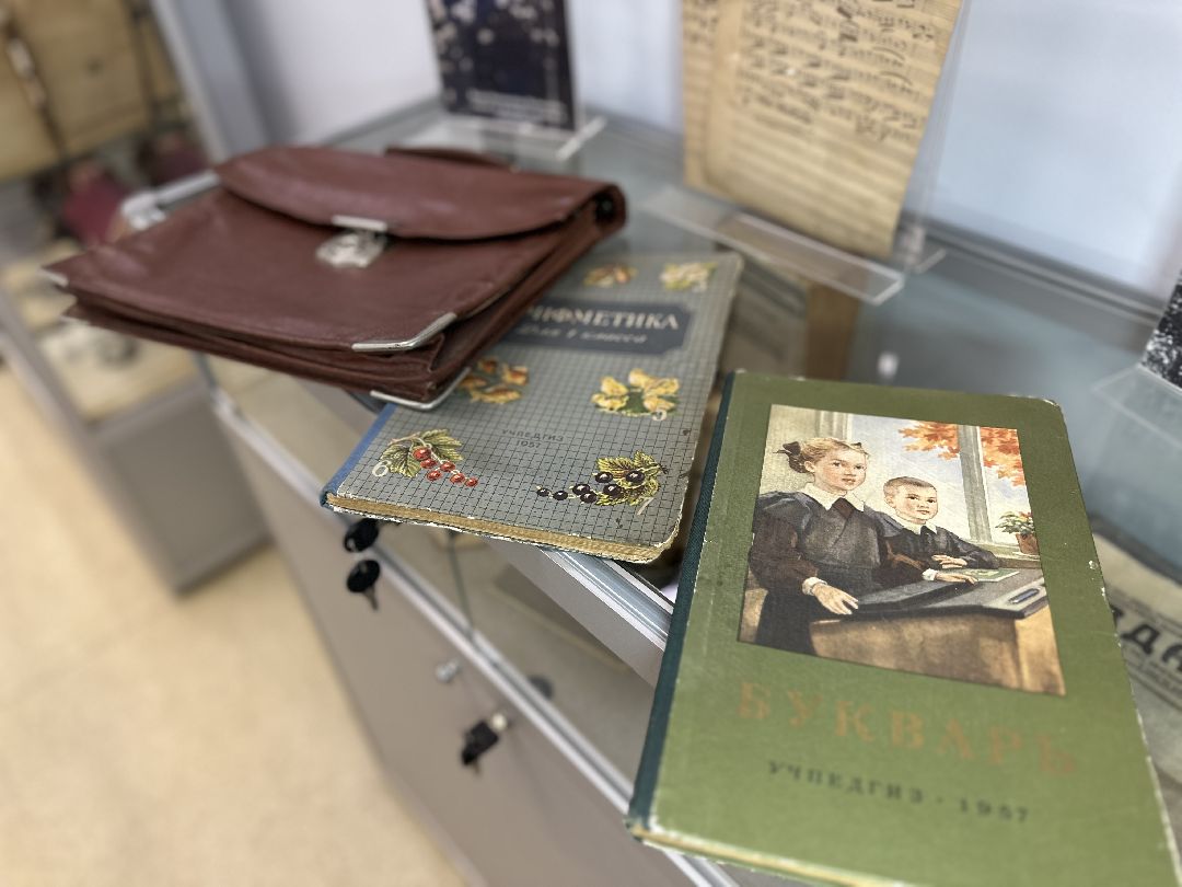 Реутов, образование, музей, культура, выставка, экспозиция, книги, учебники, Ушинский, прописи, Букварь, Год педагога