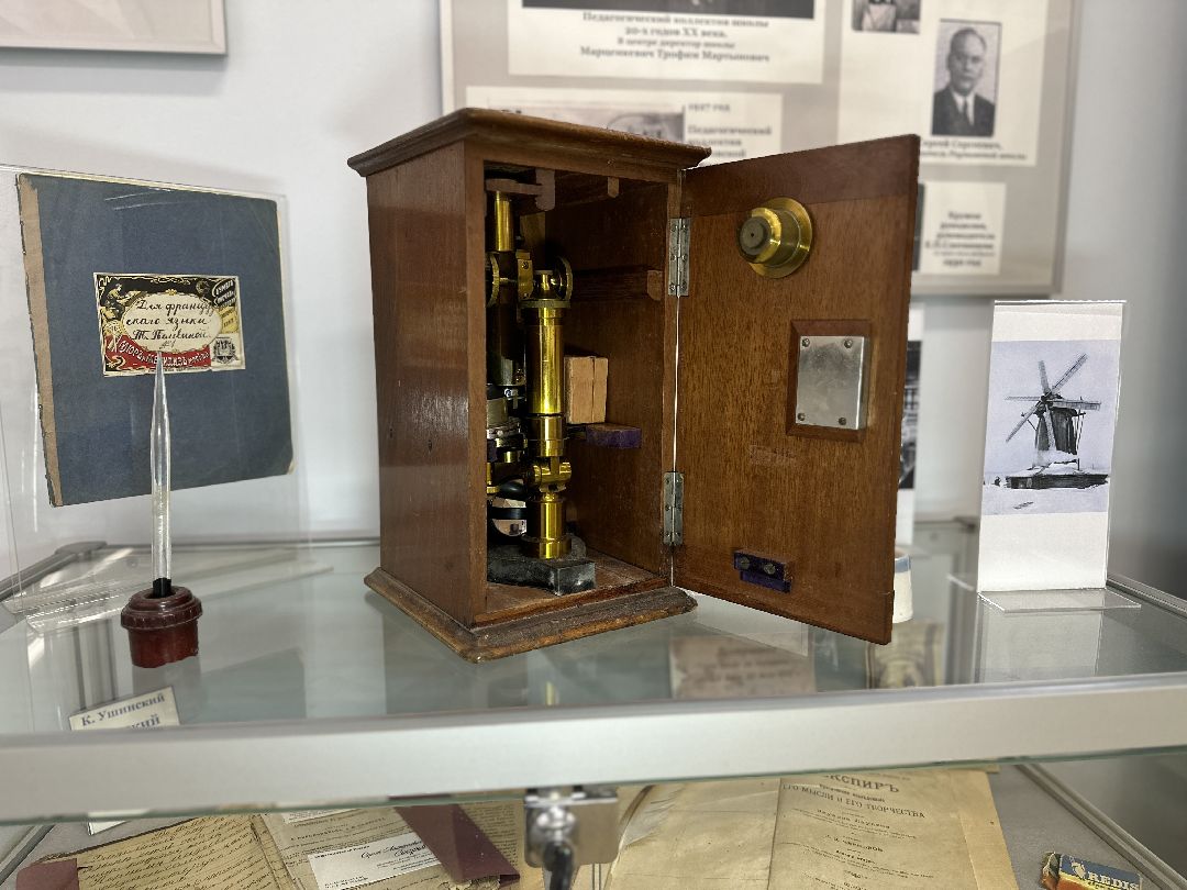 Реутов, образование, музей, культура, выставка, экспозиция, книги, учебники, Ушинский, прописи, Букварь, Год педагога