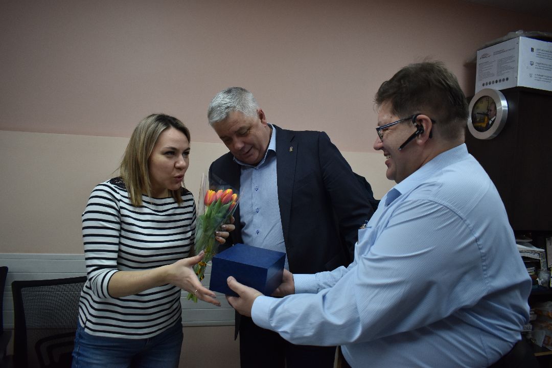 поздравление с 8 марта, Балашиха, депутат, Тарас Ефимов, скорая помощь, тюльпаны, весна, Железнодорожный, медсестра, фельдшер, врач Мособлдума